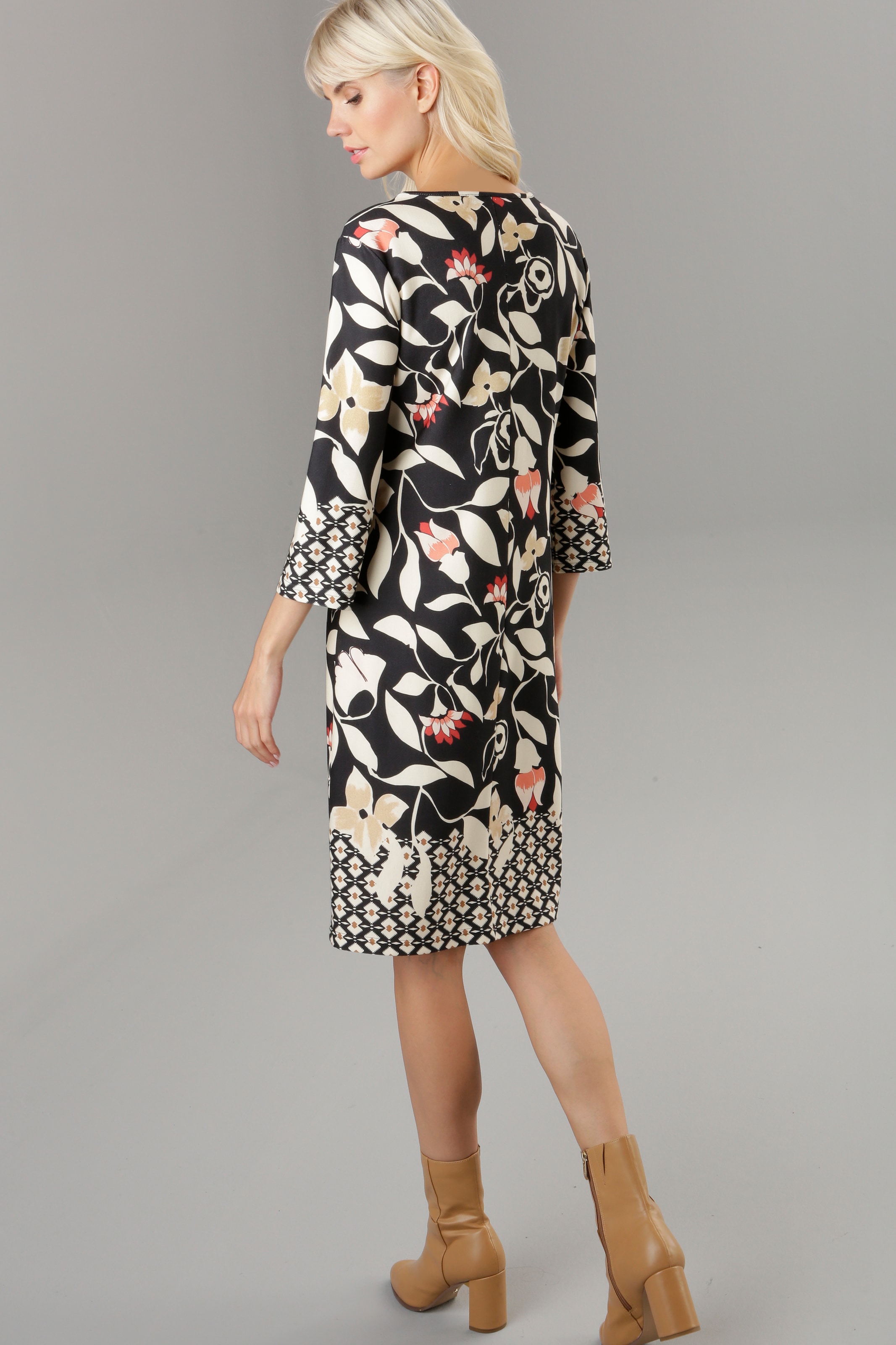 Aniston SELECTED Jerseykleid, mit gemusterten Bordüren bei ♕