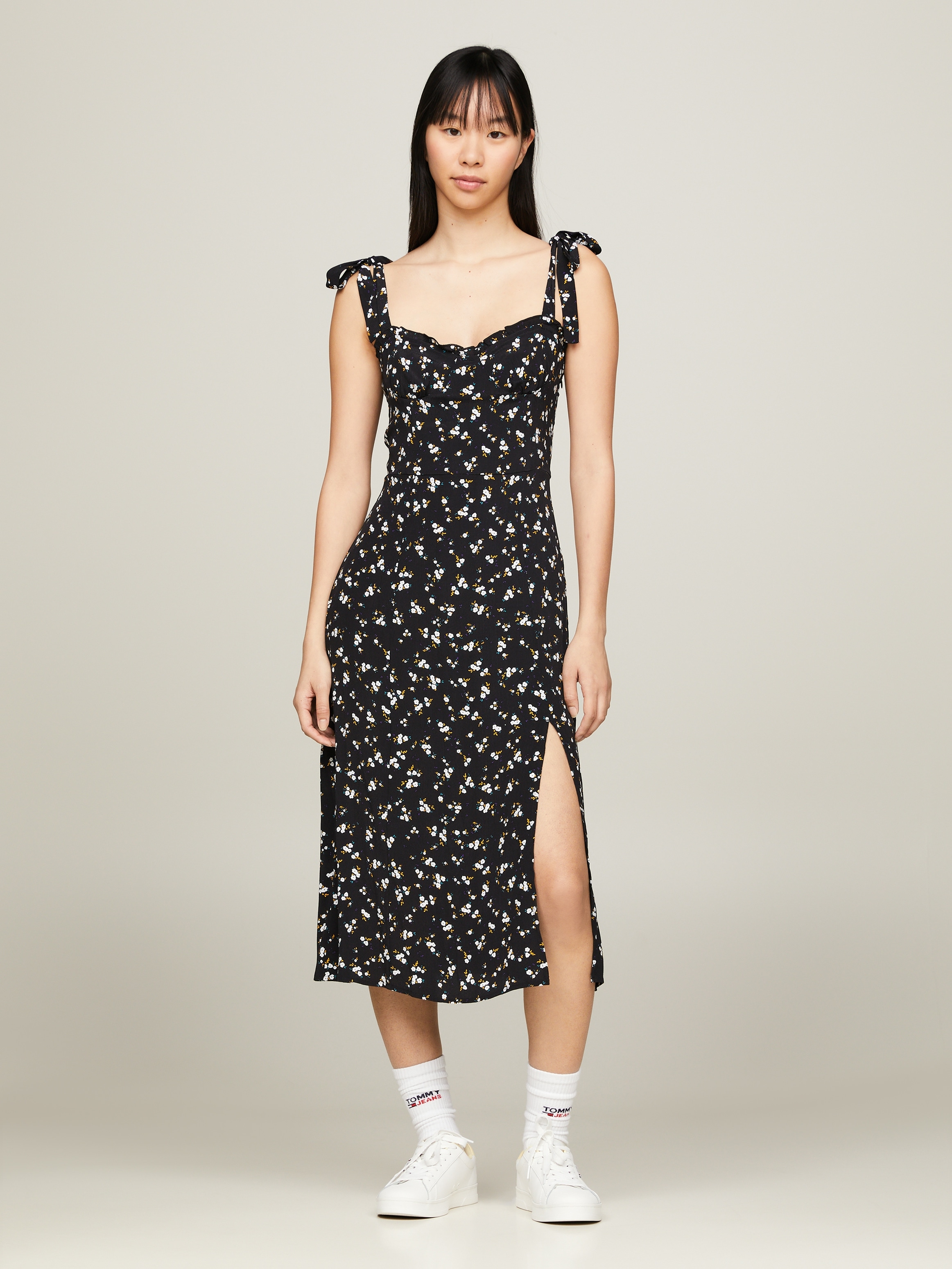 Tommy Jeans Blusenkleid »TJW MIDI FLORAL RUFFLE DRESS«, mit Tommy Jeans Flagge