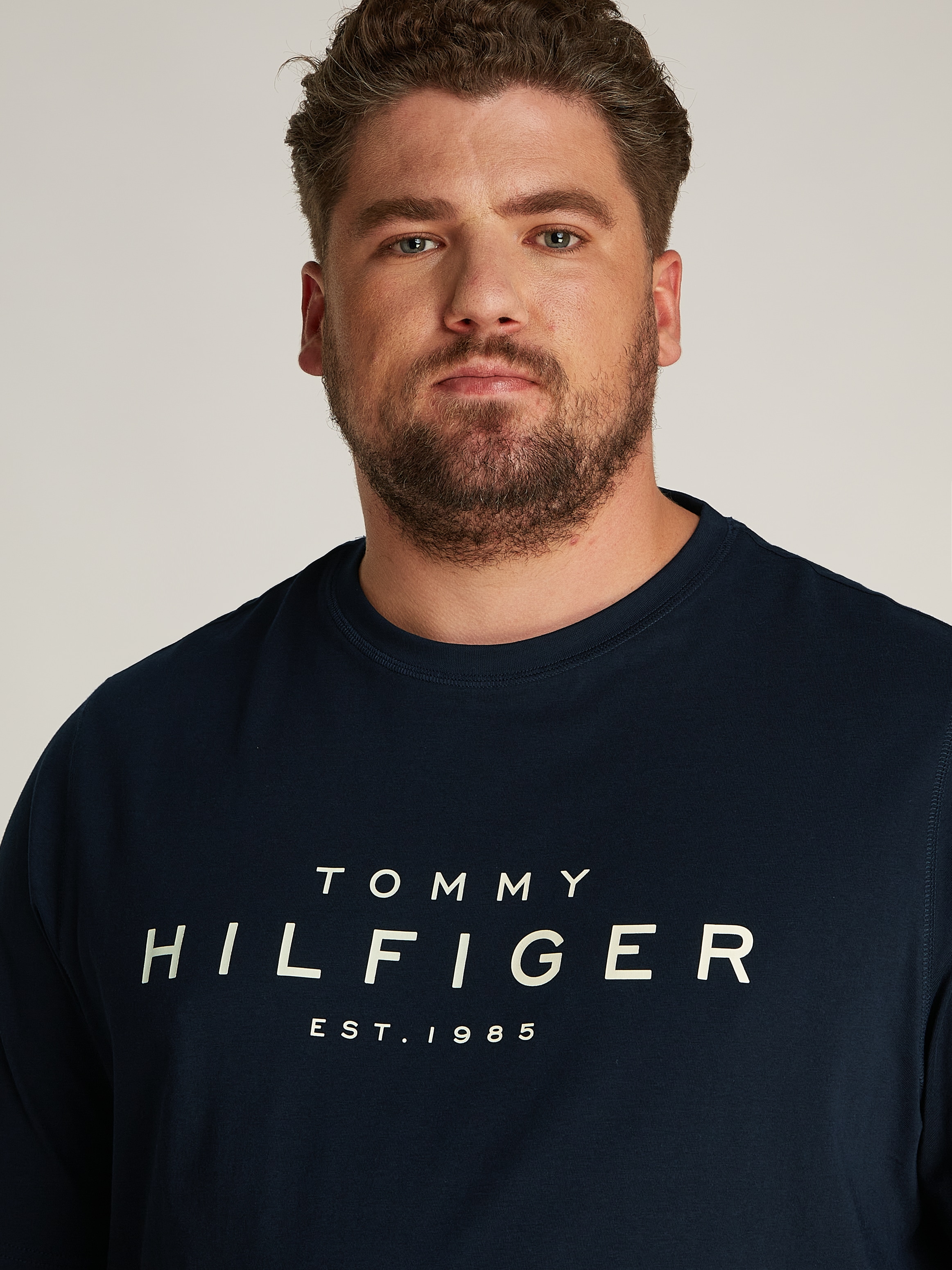 Tommy Hilfiger Big & Tall Rundhalsshirt »BT-BIG RWB HILFIGER TEE-B«, in Großen Größen, Logodruck