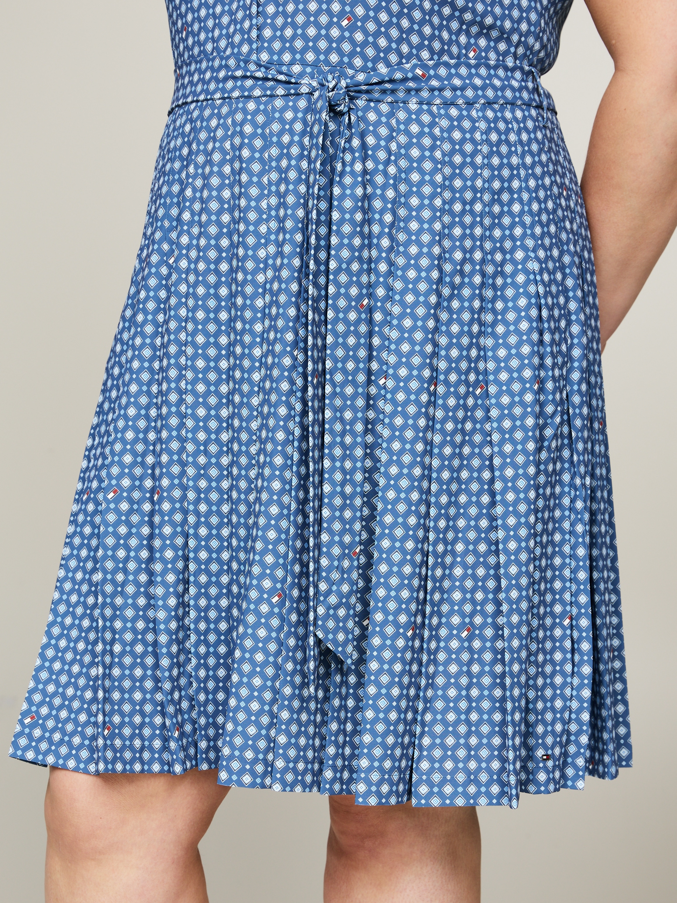 Tommy Hilfiger Curve Hemdblusenkleid »CRV FOULARD PLEATED SHIRTDRESS«, Große Größen