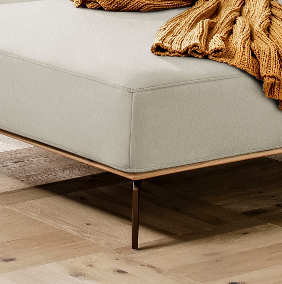 W.SCHILLIG Ecksofa »run, Designsofa mit tollem Sitzkomfort, bequem, L-Form«, mit Holzsockel, Füße in Bronze pulverbeschichtet, Breite 319 cm
