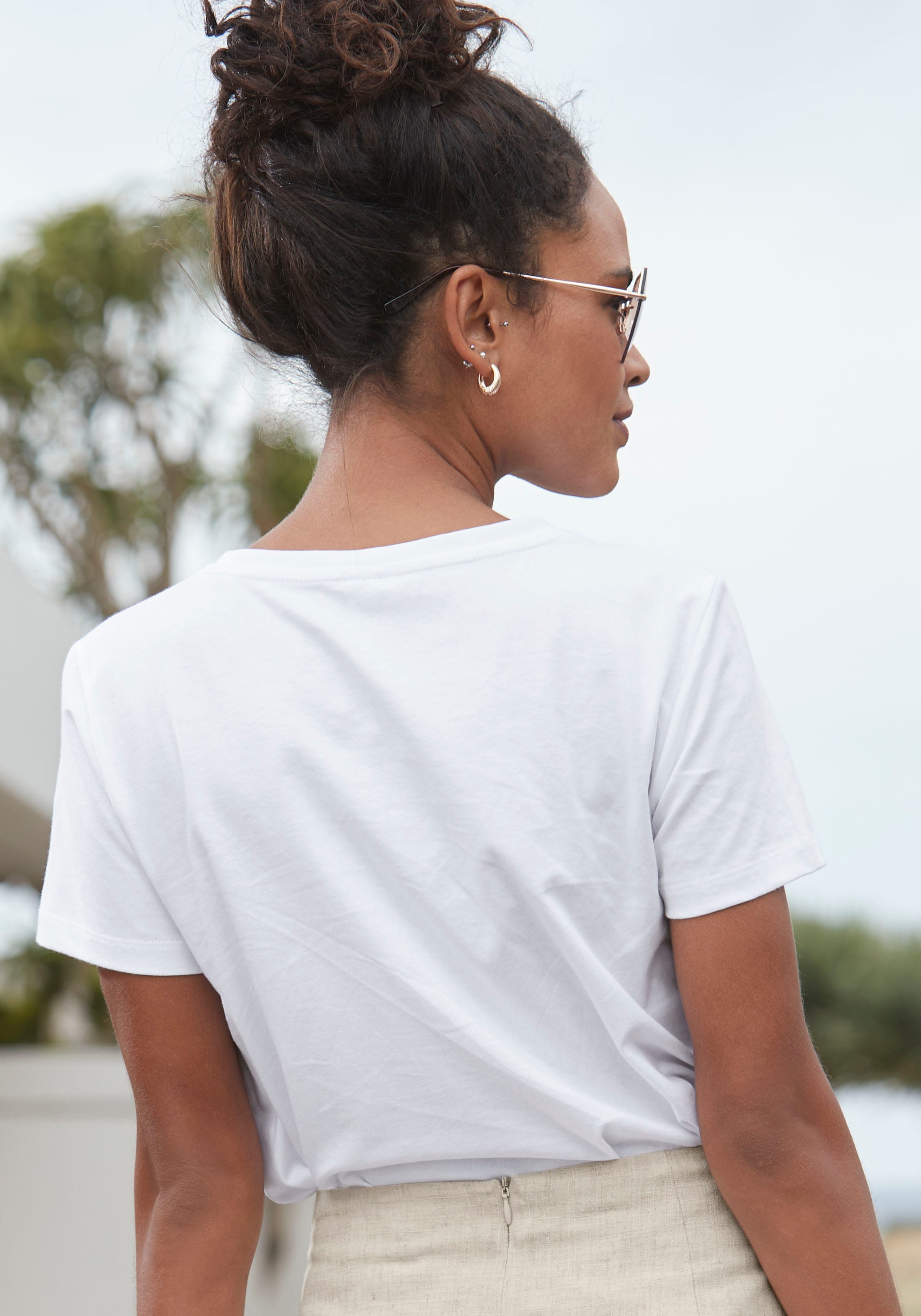 casual-chic bei T-Shirt, mit LASCANA Baumwolle, ♕ Kurzarmshirt Print, aus