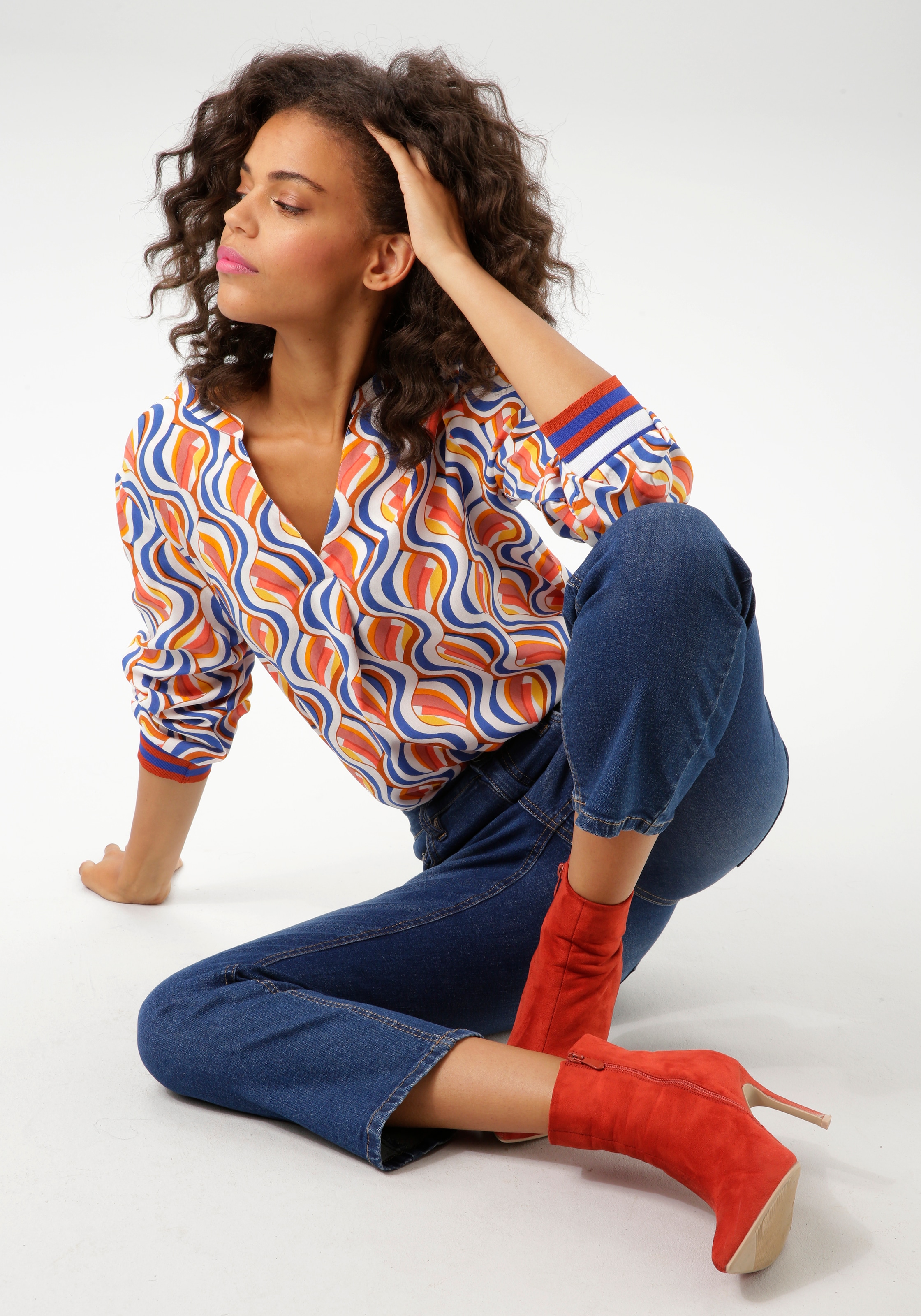 Aniston CASUAL Schlupfbluse, mit interessantem Retro-Muster