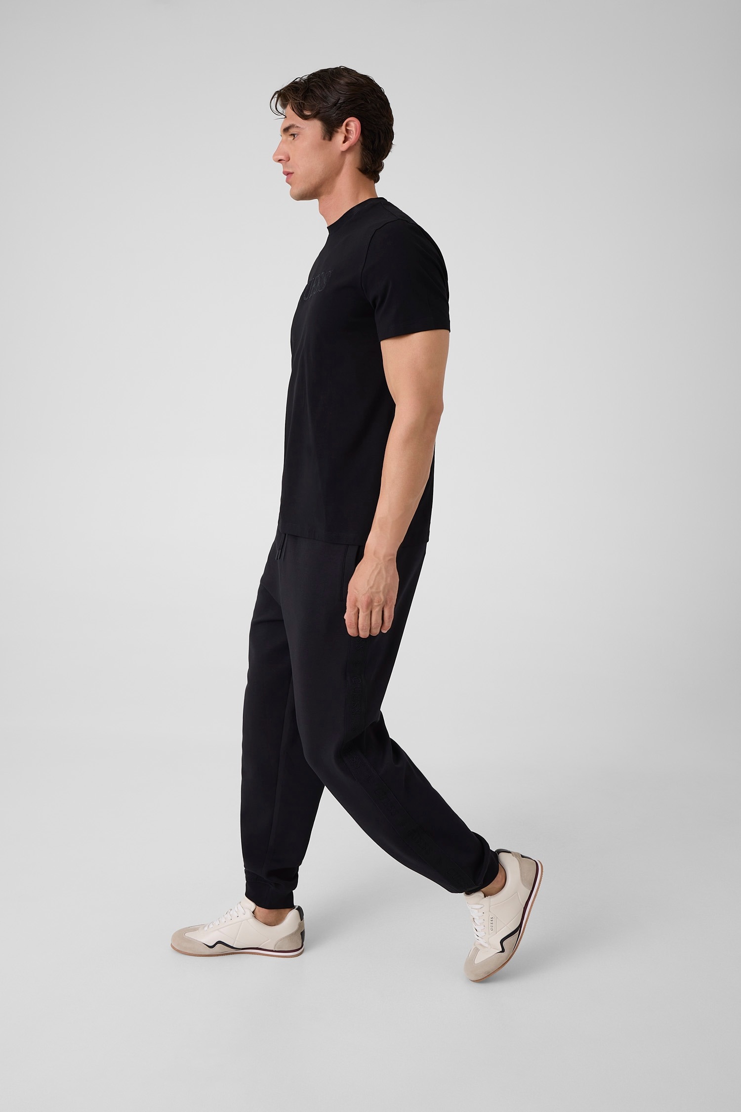 Guess T-Shirt »PRAT« Regular Fit, Logo-Stickerei