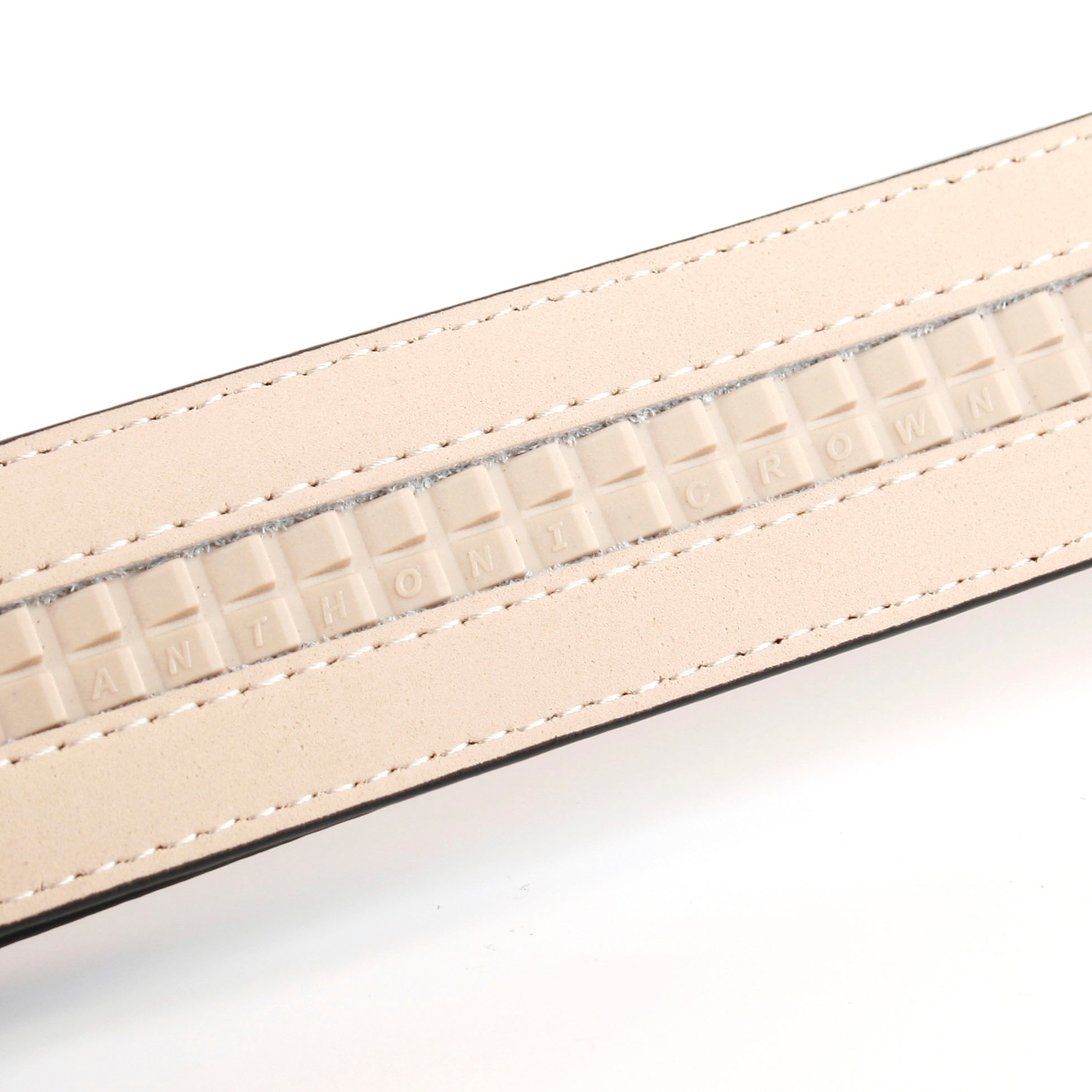 Anthoni Crown Ledergürtel mit Karbon-Schließe und Kontrast-Stitching