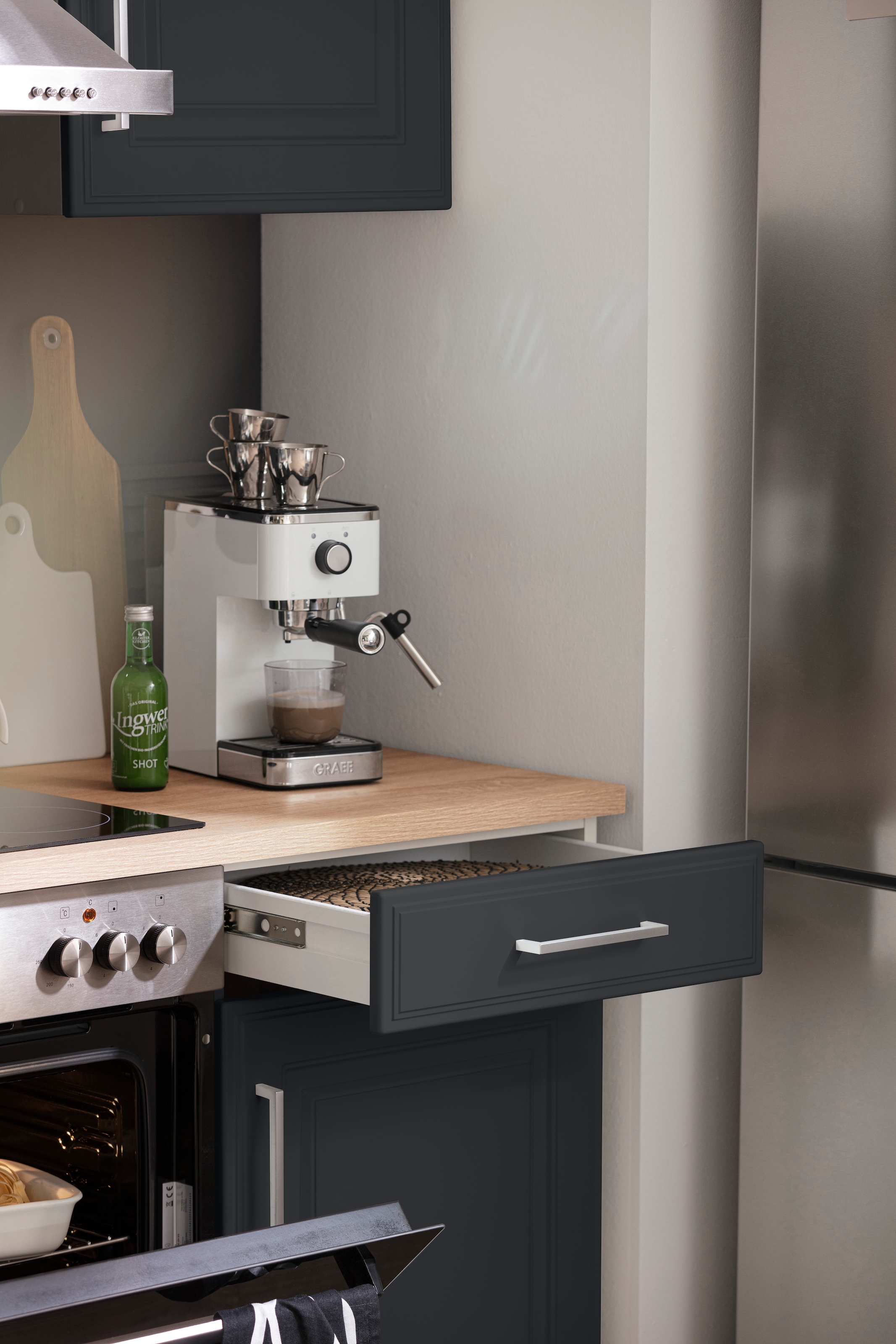 KOCHSTATION Küchenzeile »KS-Stockholm – Küche mit hochwertiger und detailreicher Landhausfront« Breite 210 cm, wahlweise mit E-Geräten,mit MDF-Fronten