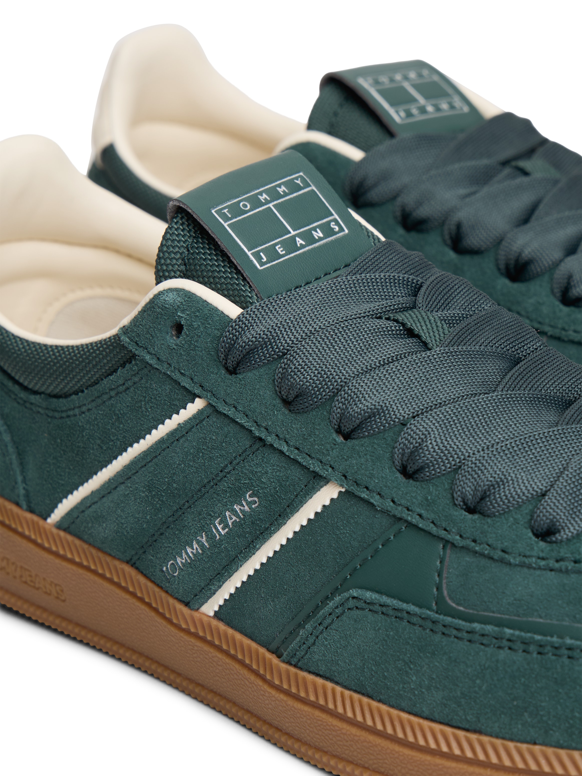Tommy Jeans Plateausneaker »THE GREENWICH EDGE SUEDE«  Freizeitschuh, Halbschuh, Schnürschuh mit gepolstertem Schaftrand