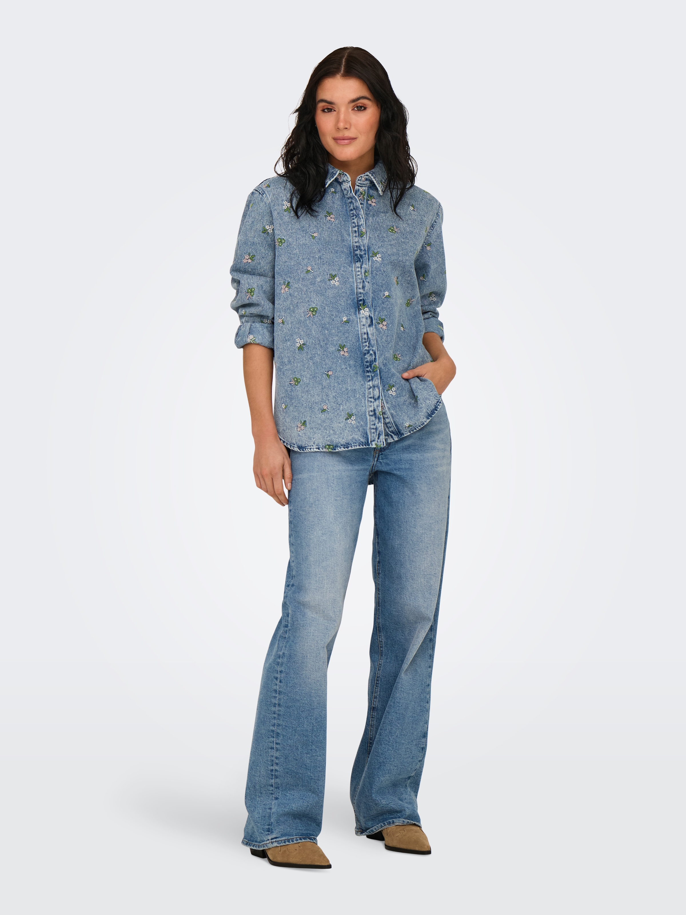 ONLY Jeansbluse »ONLVERA L/S FLOWER EMB SHIRT DNM YOR«