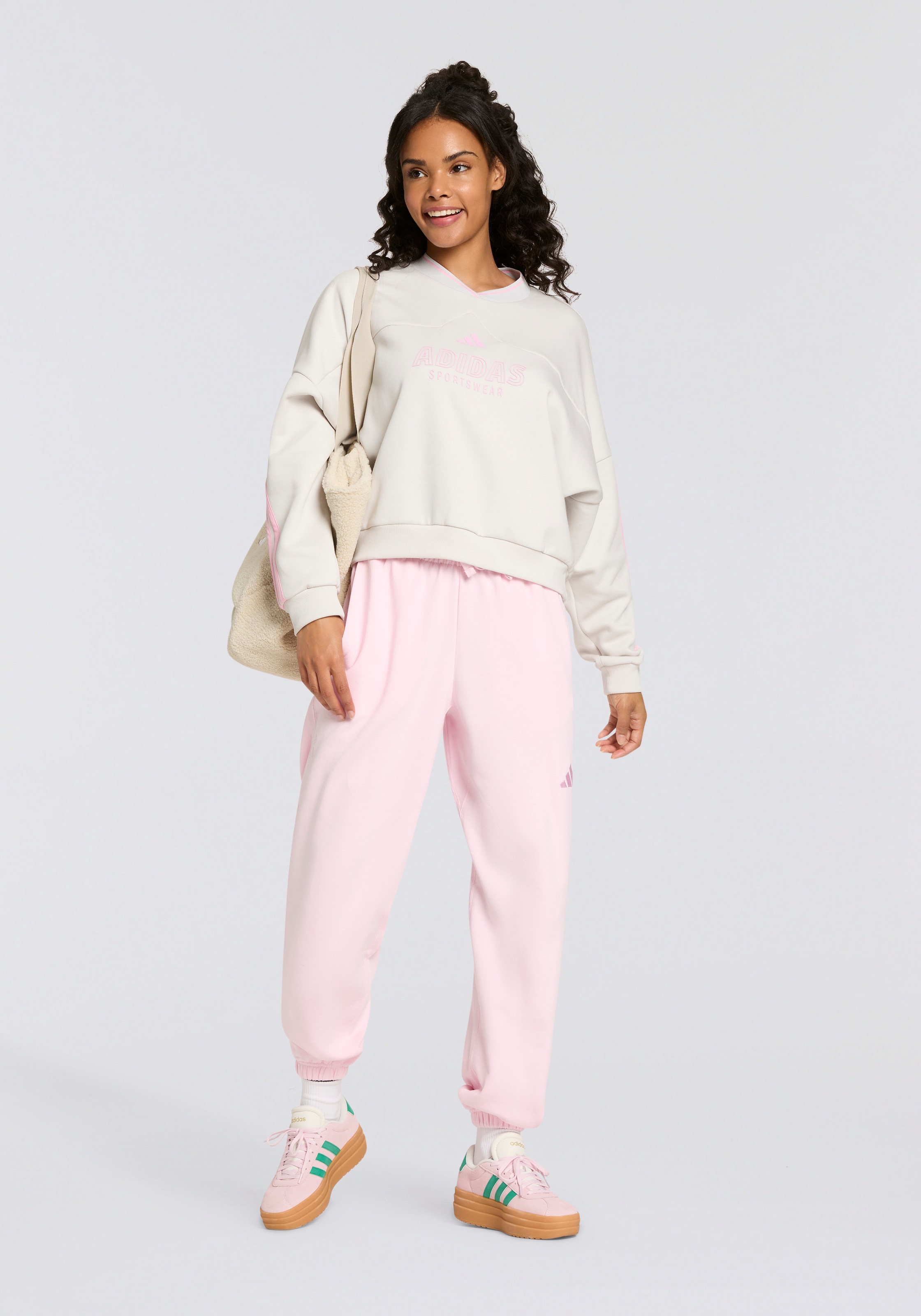 adidas Sportswear Sporthose »W ALL SZN FT PT«, (1 tlg.), Locker geschnitten, mittelhoher Bund
