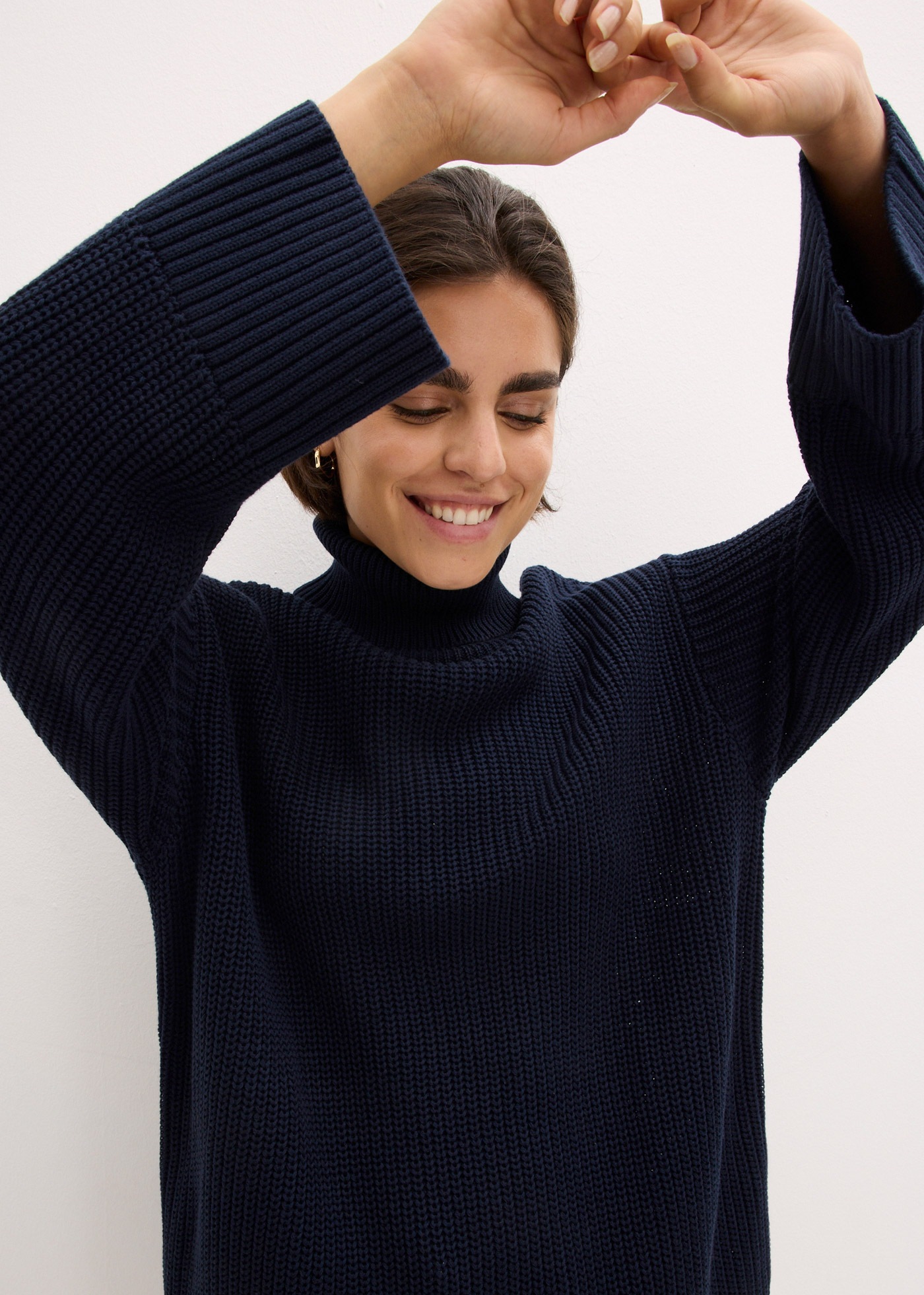 bonprix Rollkragenpullover »Oversize-Rollkragenpullover aus Baumwoll-Mix« aus Baumwoll-Mix, mit Rollkragen, mit Seitenschlitzen