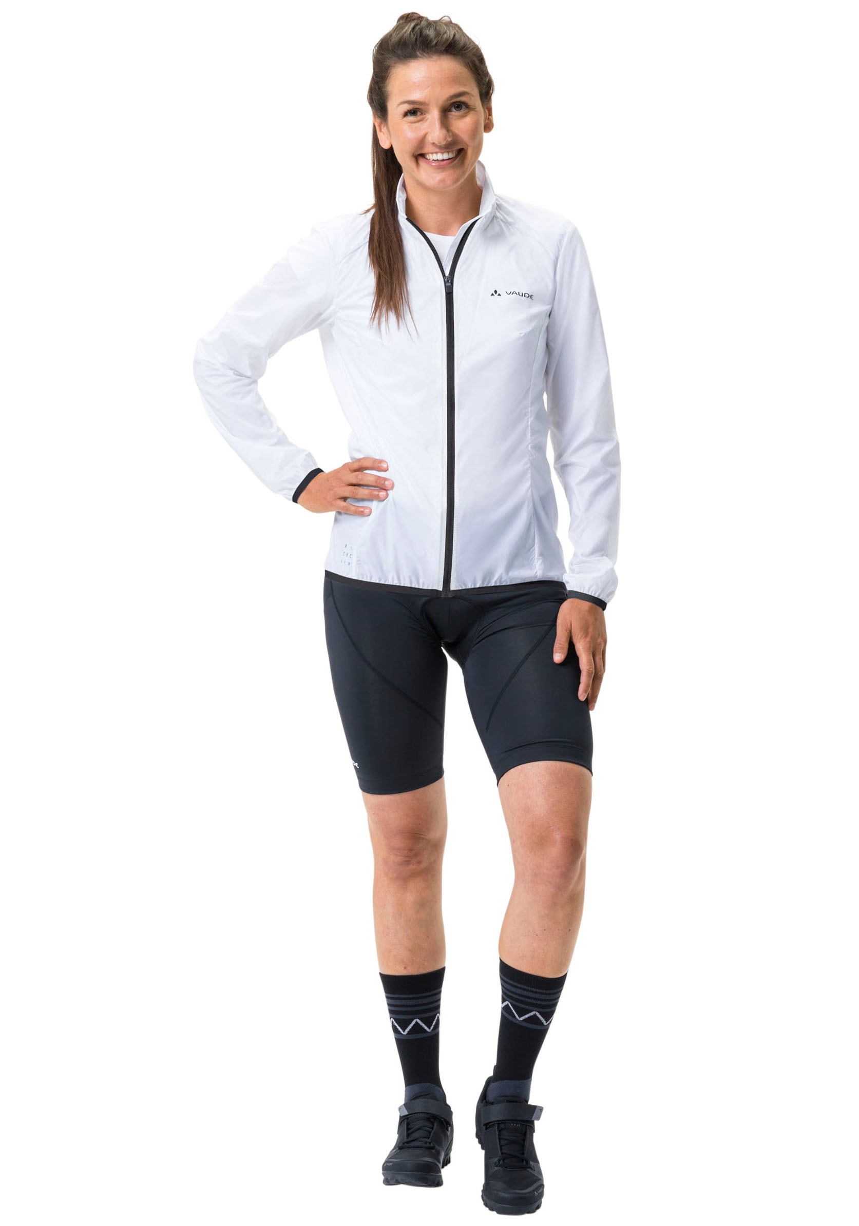 VAUDE Fahrradjacke »WOMEN'S MATERA AIR JACKET«, (1 St.), ohne Kapuze, Winddicht & Atmungsaktiv & Wasserabweisend
