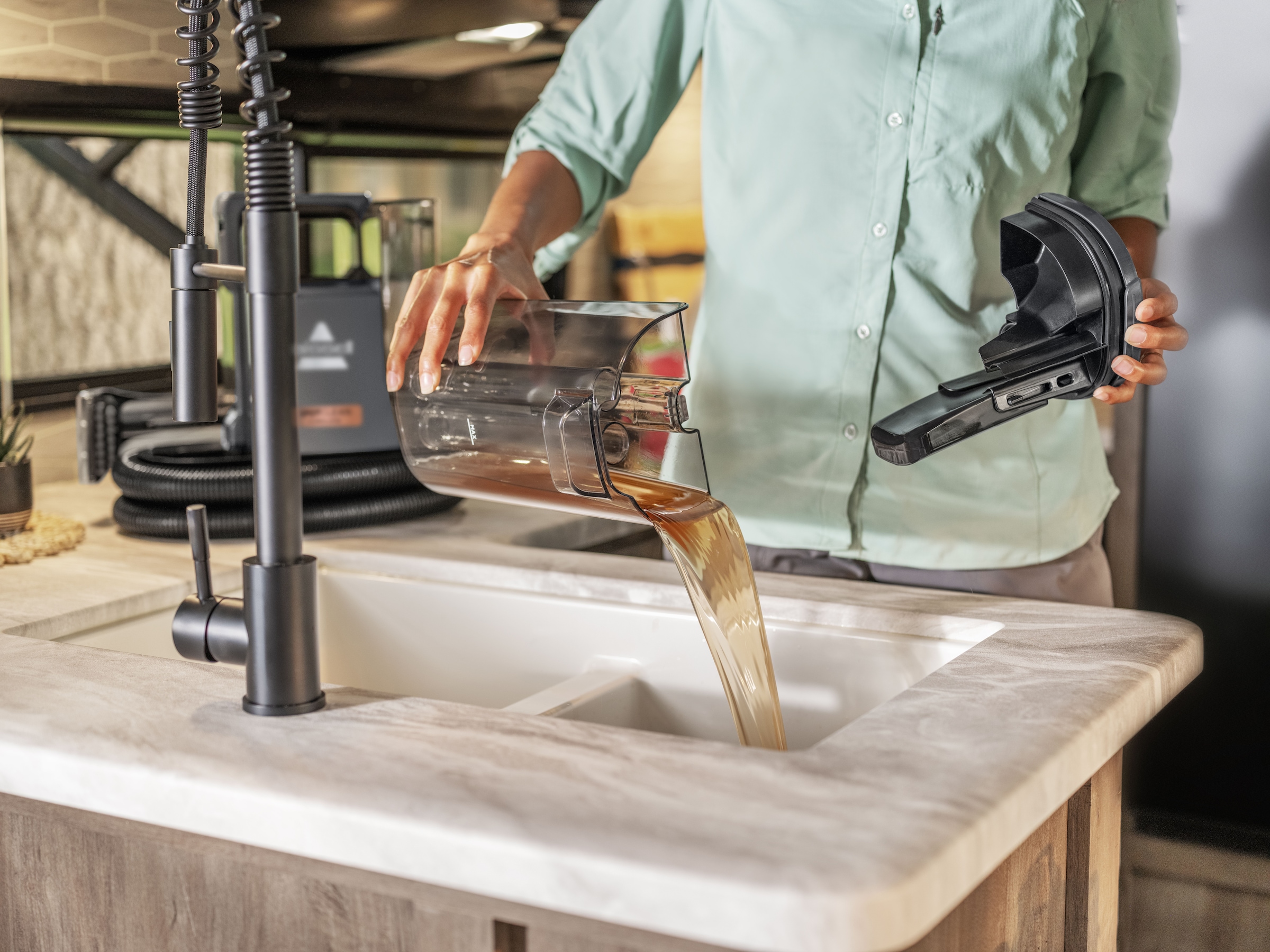 Bissell Wasch-Sauger »3681N SpotClean Cordless, leicht, klein, kabellos, Dual-Tank«, 12kPa, reinigt Flecken auf Teppich, Polster, Autositz & Gartenmöbel