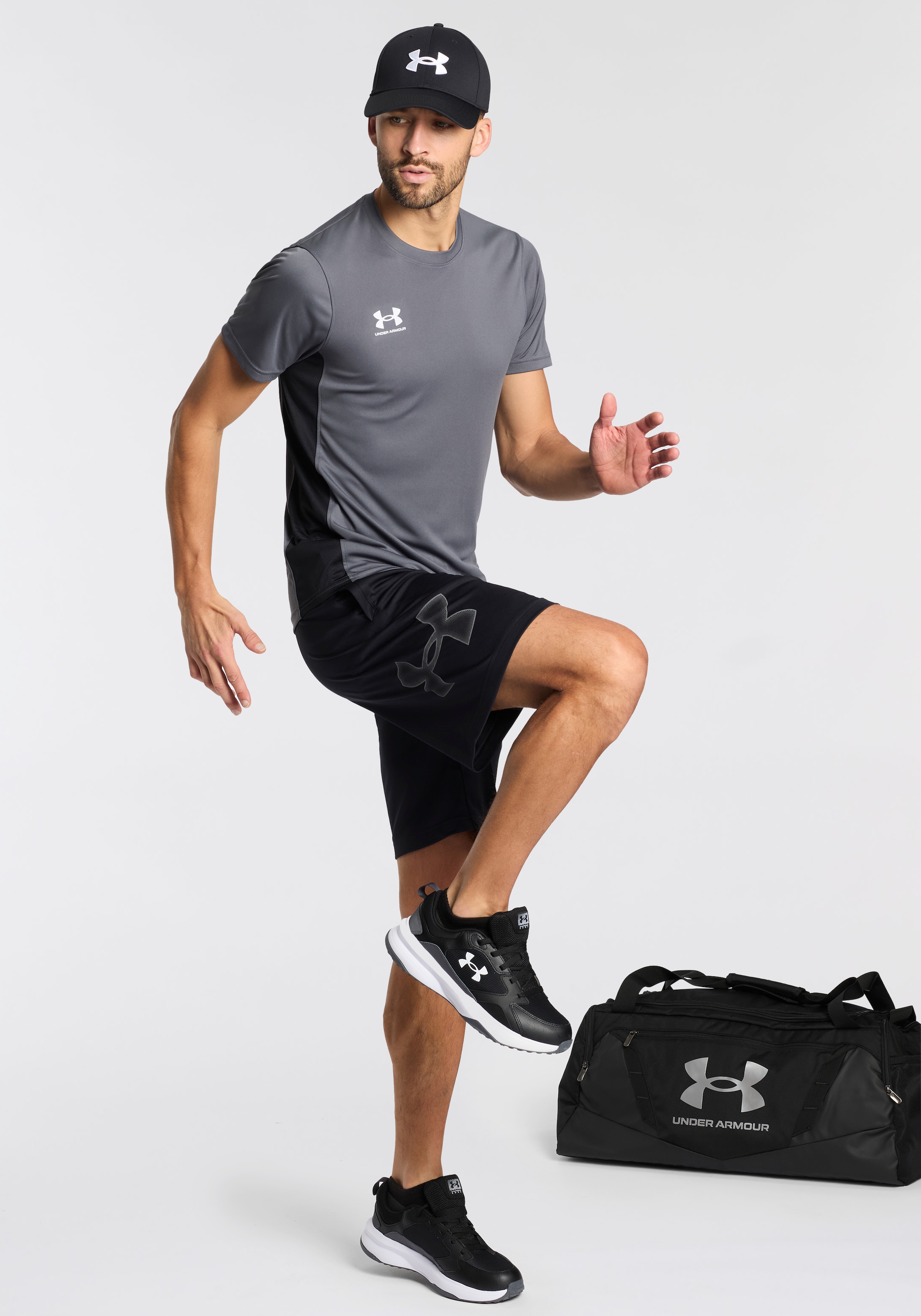 Under Armour® Shorts »UA Tech™ Shorts mit Grafik«  für Outdoor- und Sportmode, leichtes Material, sportlicher Stil