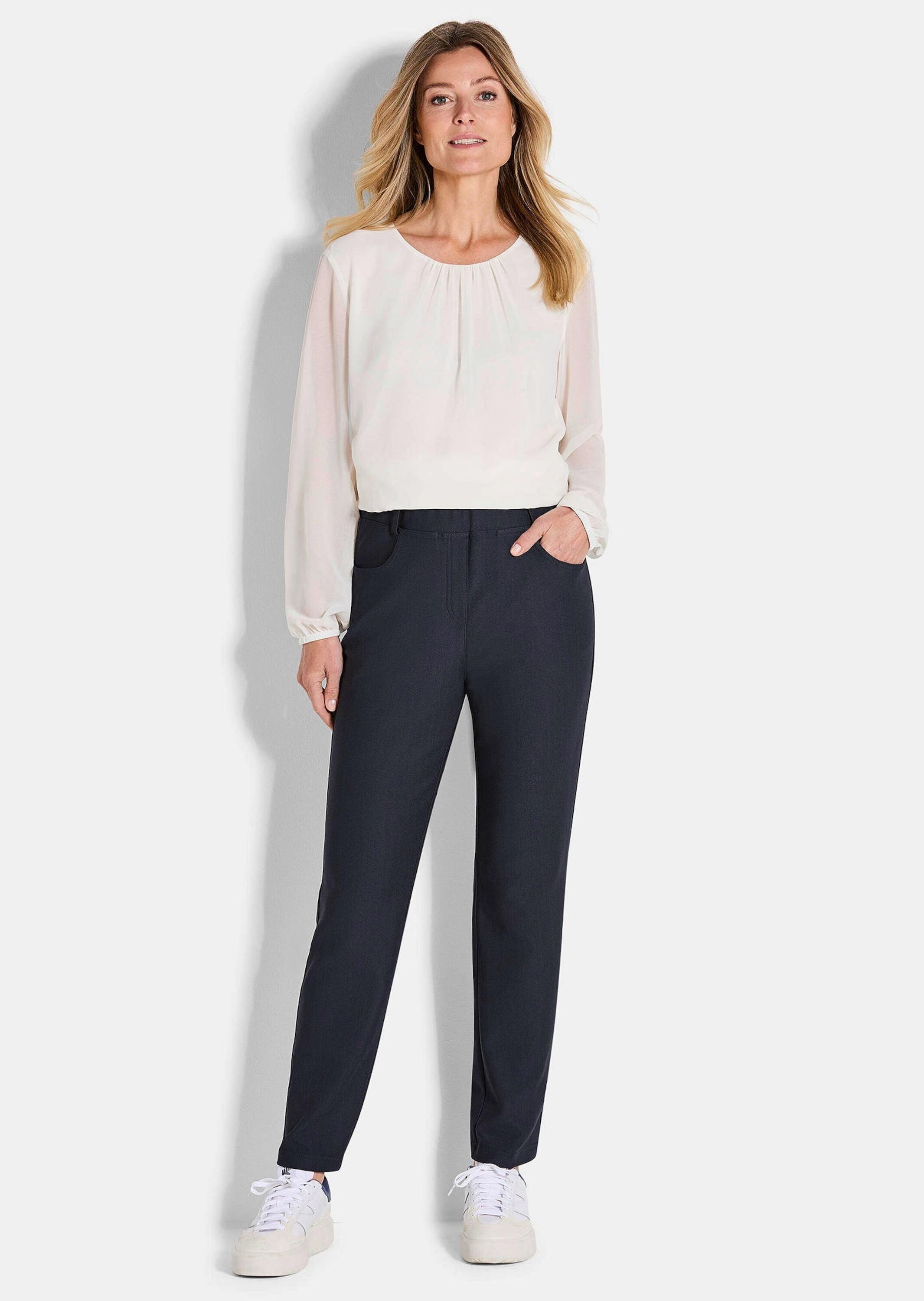 GOLDNER Chinohose »Hose LOUISA in feiner Köperstruktur«