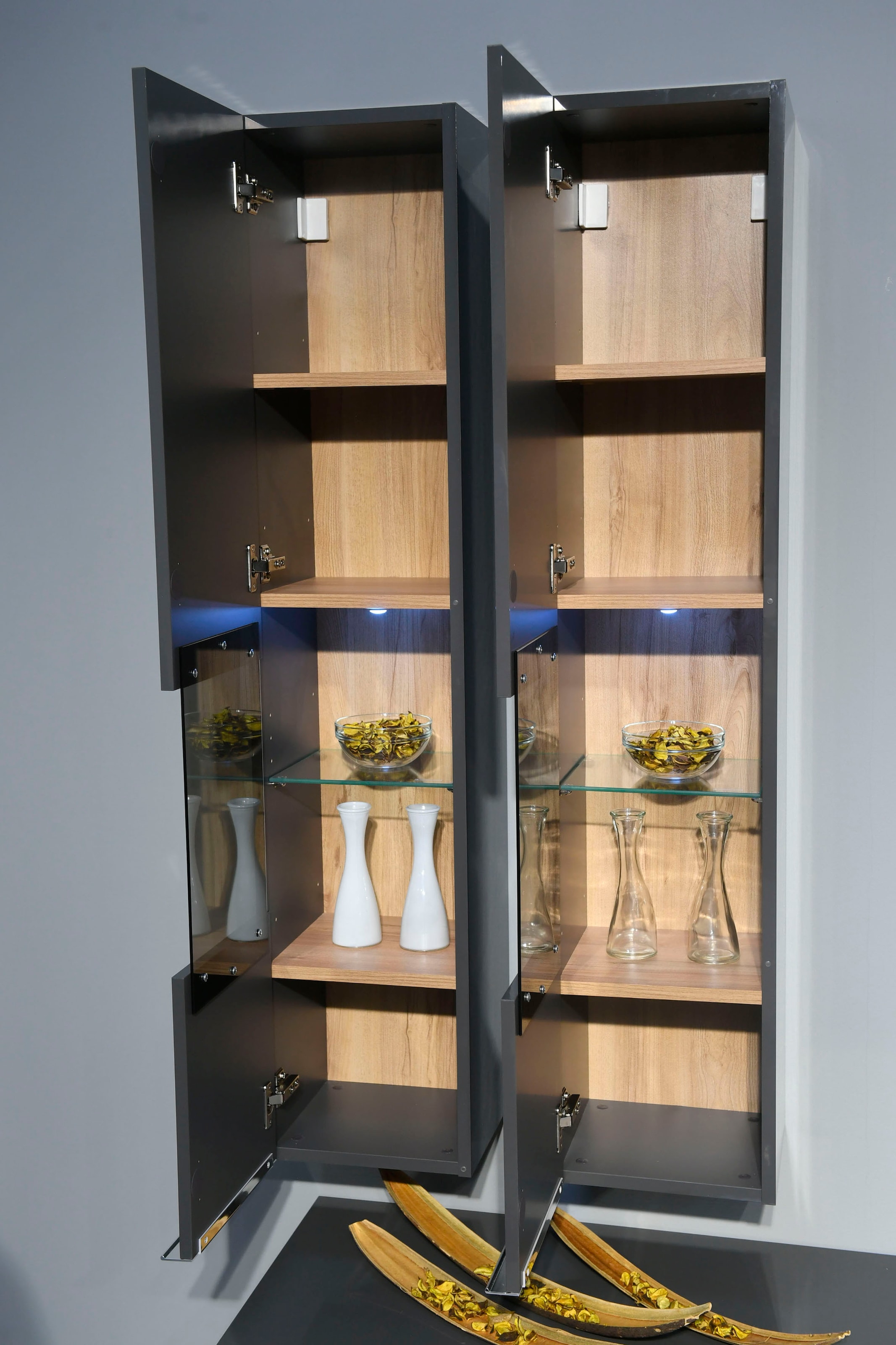 Places of Style Glasvitrine »Onyx«, hochwertig UV lackiert, mit Soft-Close-Funktion, Höhe 140cm