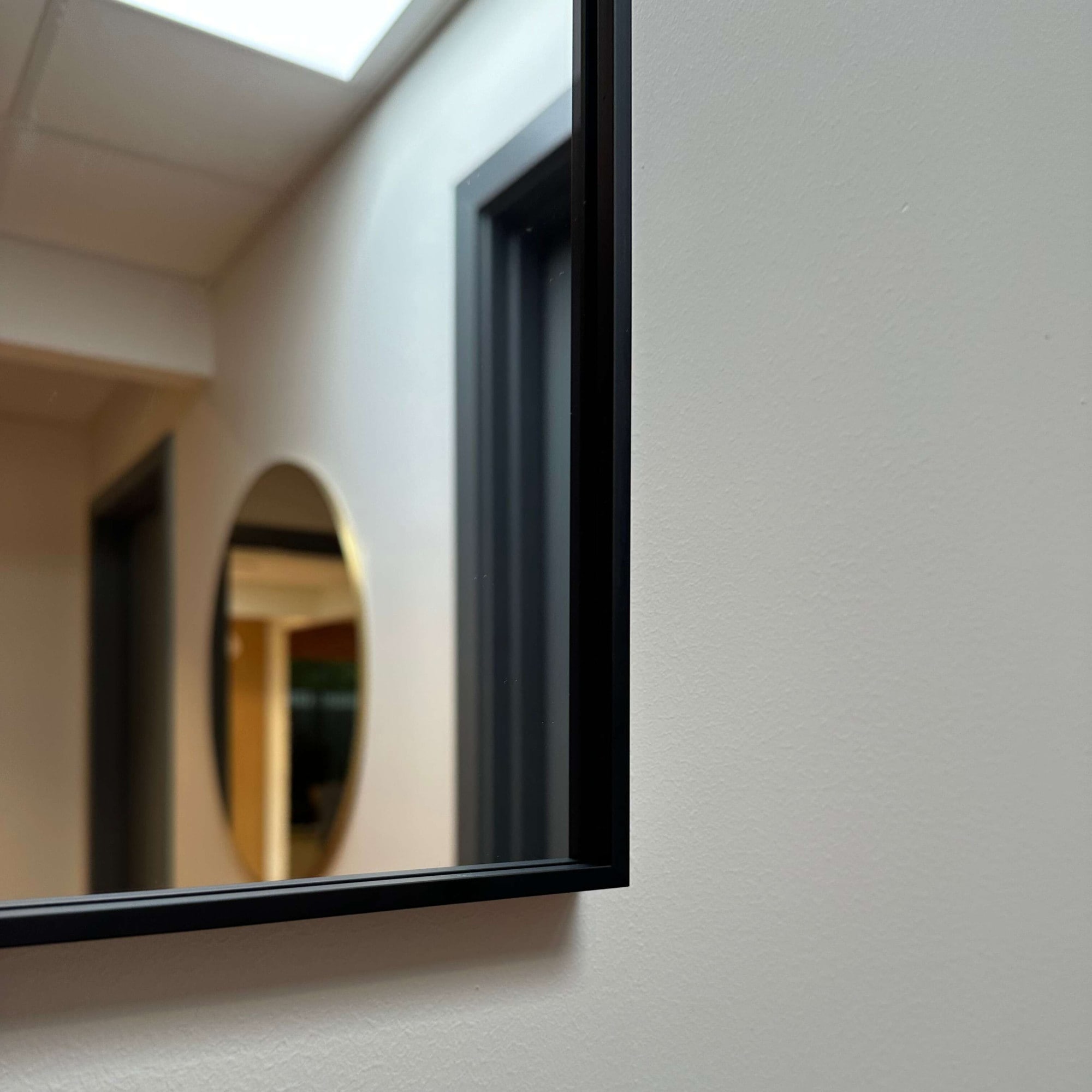 Loevschall Wandspiegel »Rechteckige Spiegel mit schwarzem Alurahmen, wendbar, einfache Montage«, (2 Größen - 51x76 / 61x76 cm, vertikal und horizontal möglich, Schwarz), Spiegel für Schlafzimmer, Wohnzimmer, Garderobe, Flur und Badezimmer