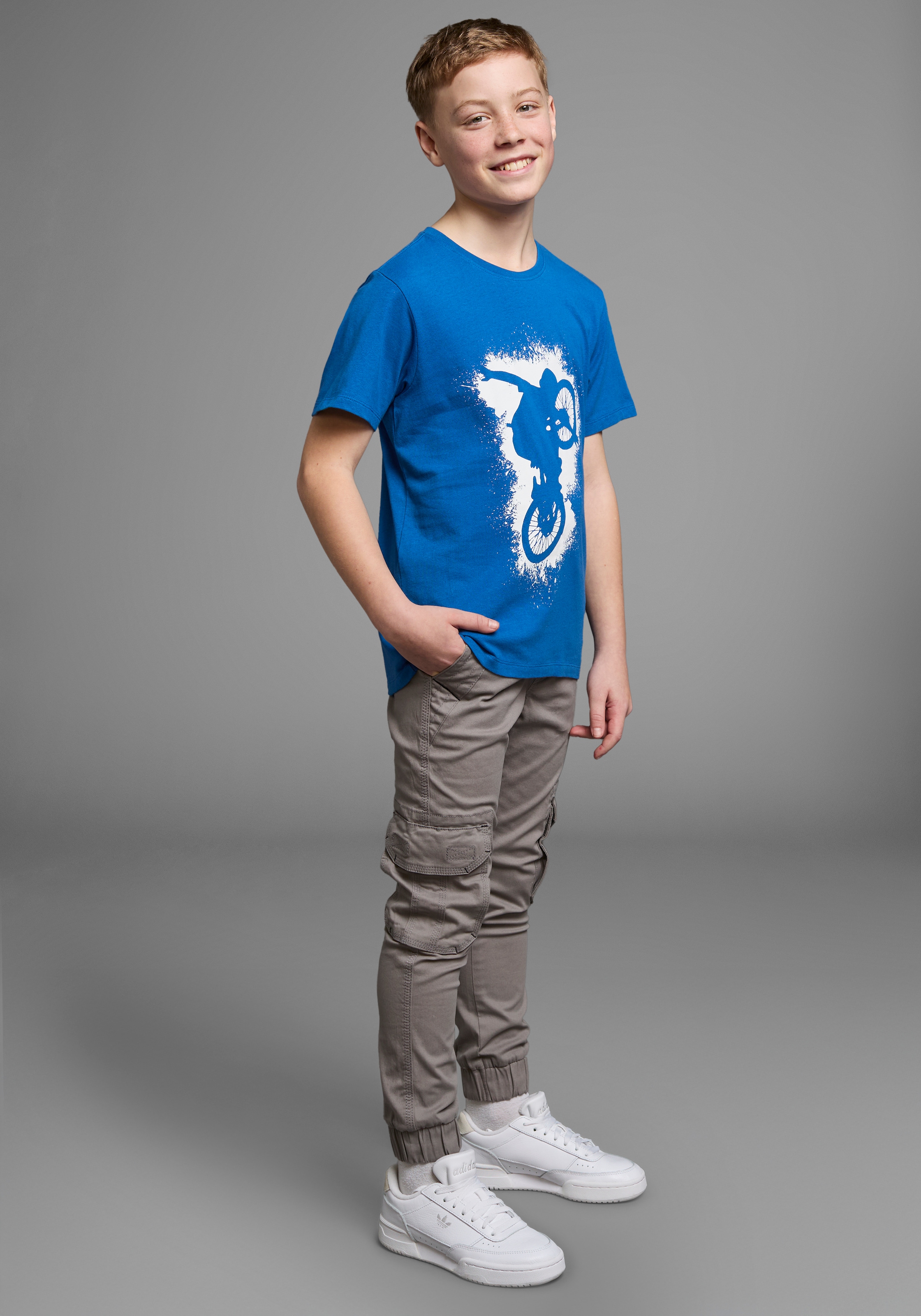 KIDSWORLD T-Shirt »Mit lässigem Druck: BIKER«, Kurzarm, bedruckt, Rundhalsausschnitt, aus Baumwolle