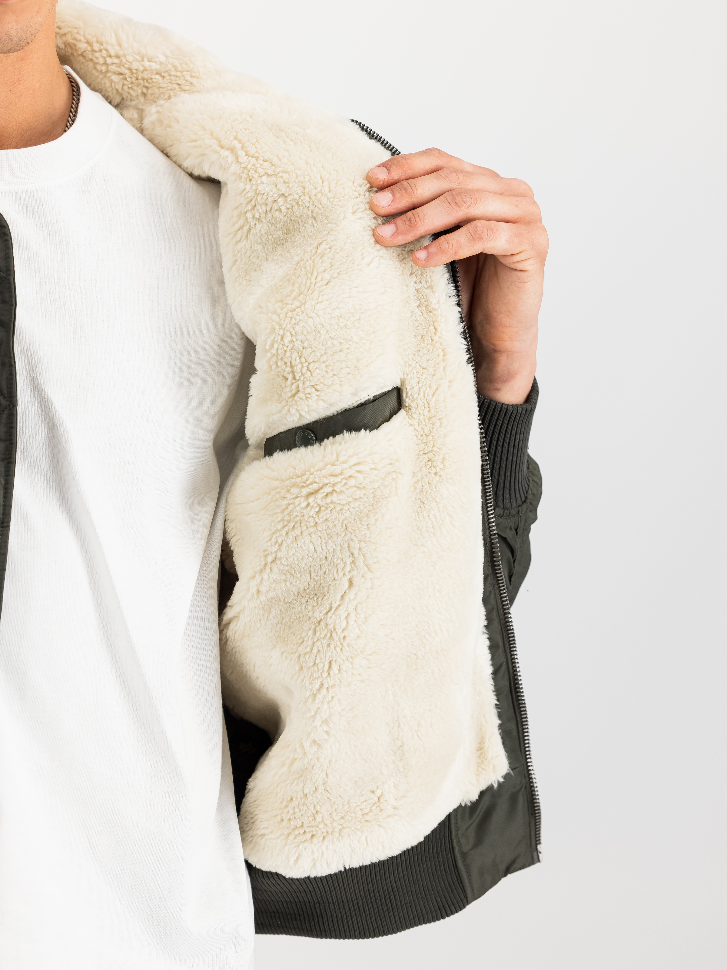 Alpha Industries Bomberjacke »B15-3 TT« Kunstfaser, regular fit