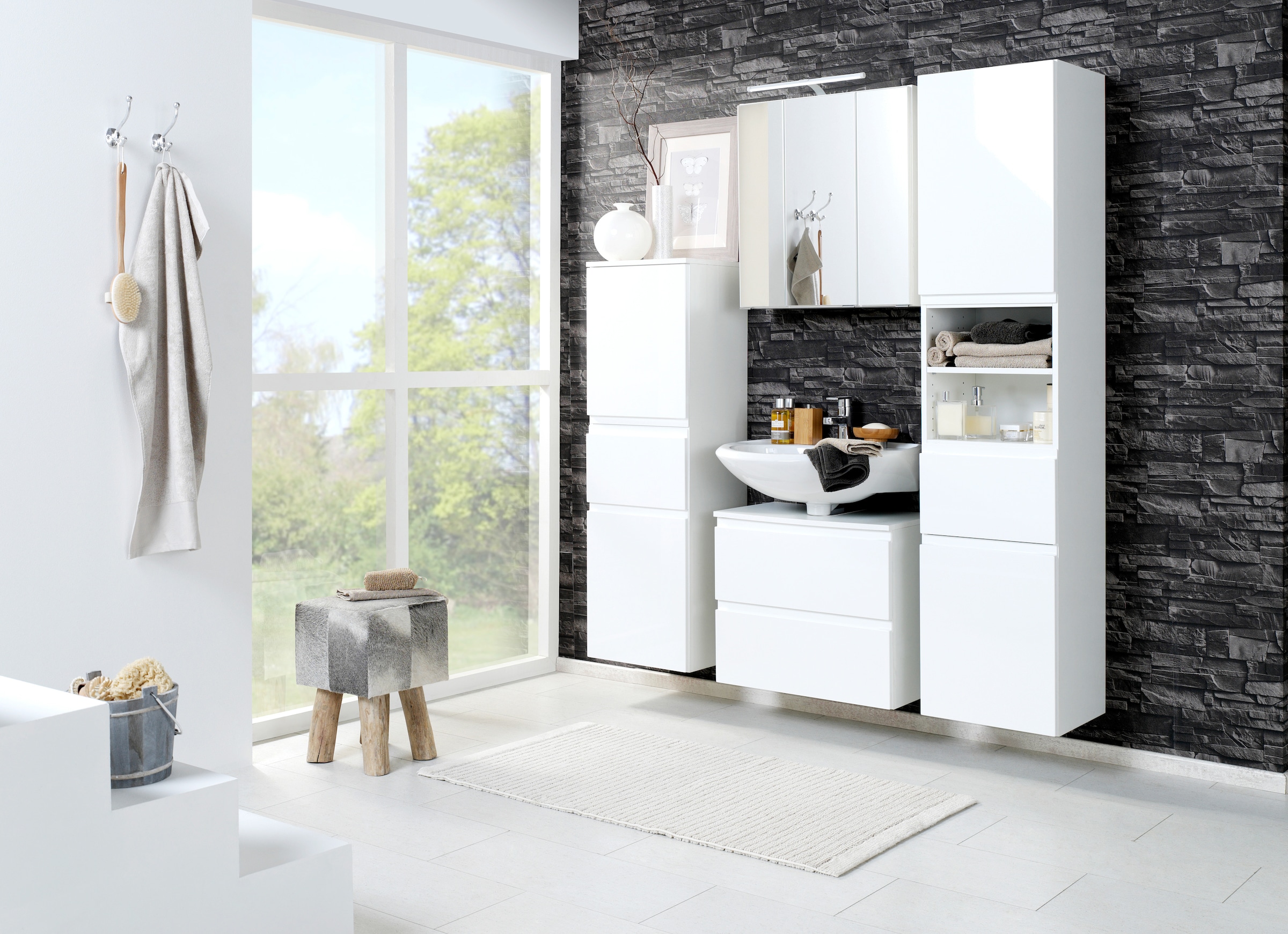 welltime Spiegelschrank »Cardiff«, Breite 60 cm, mit Schalter und Steckdose