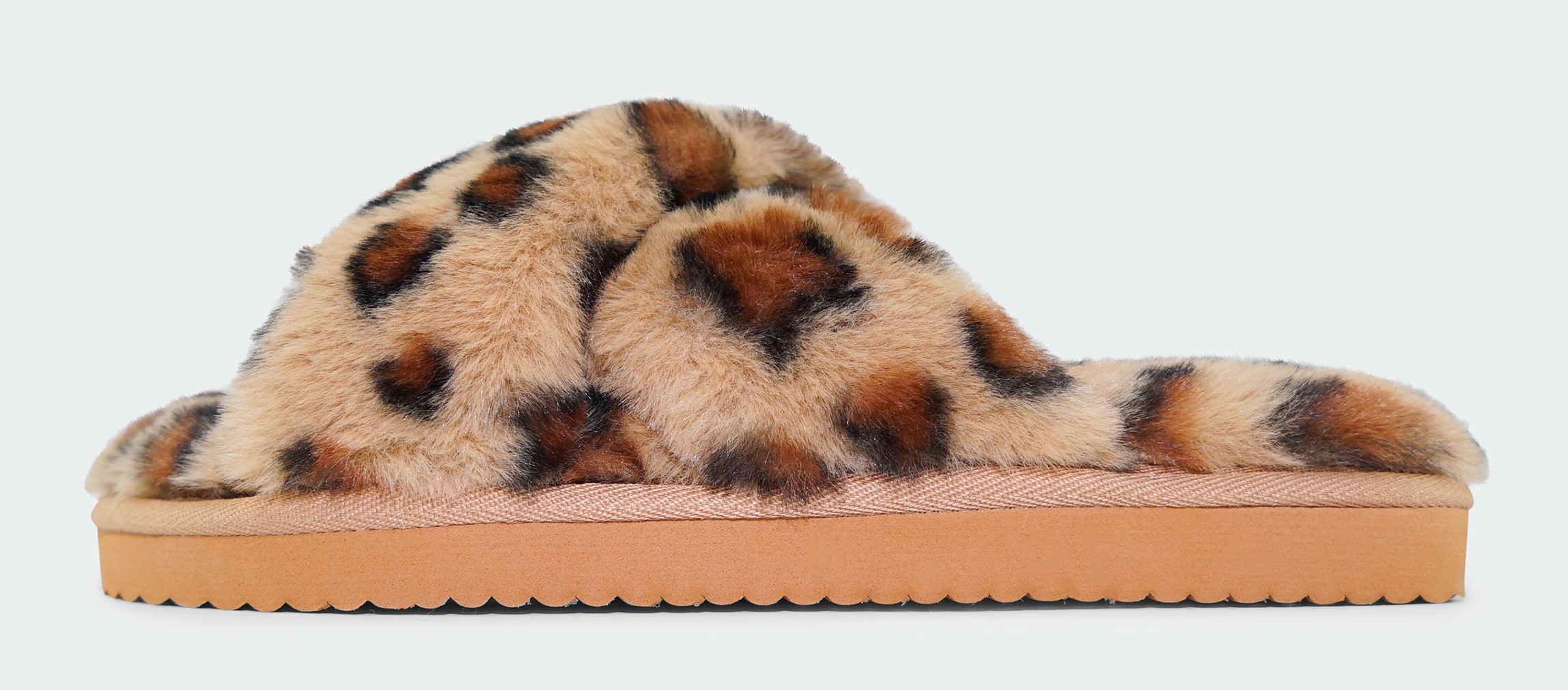 Pantoffel »cross*fur leo 2«, im trendigen Leo-Look