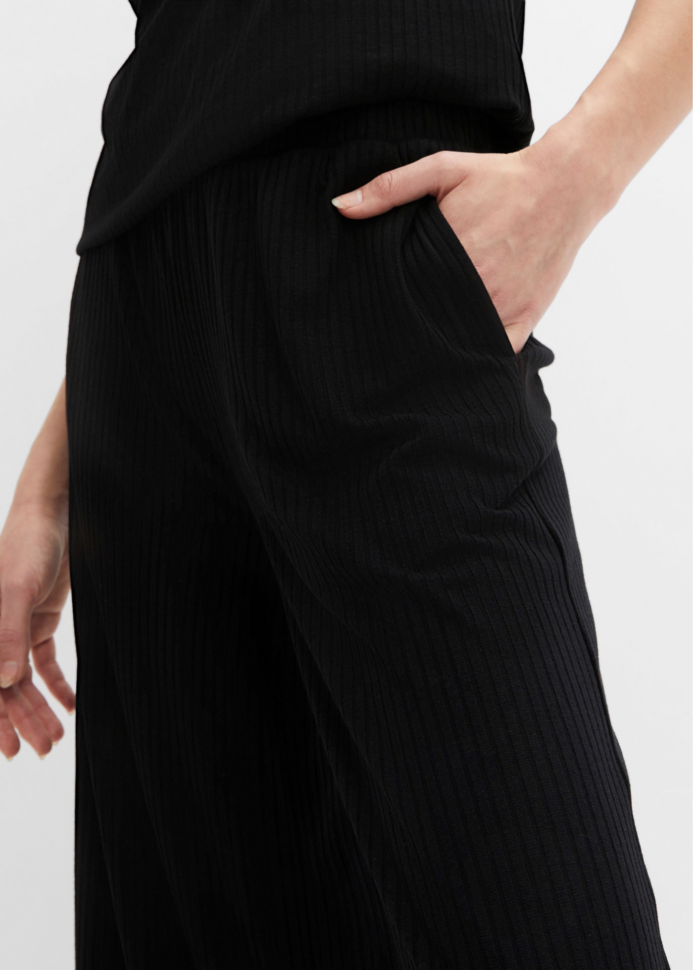 bonprix Jerseyhose »Jersey-Hose aus Rippe mit Bequembund«  aus Viskose, Polyester und Elasthan, lockere Passform, lässiger Stil