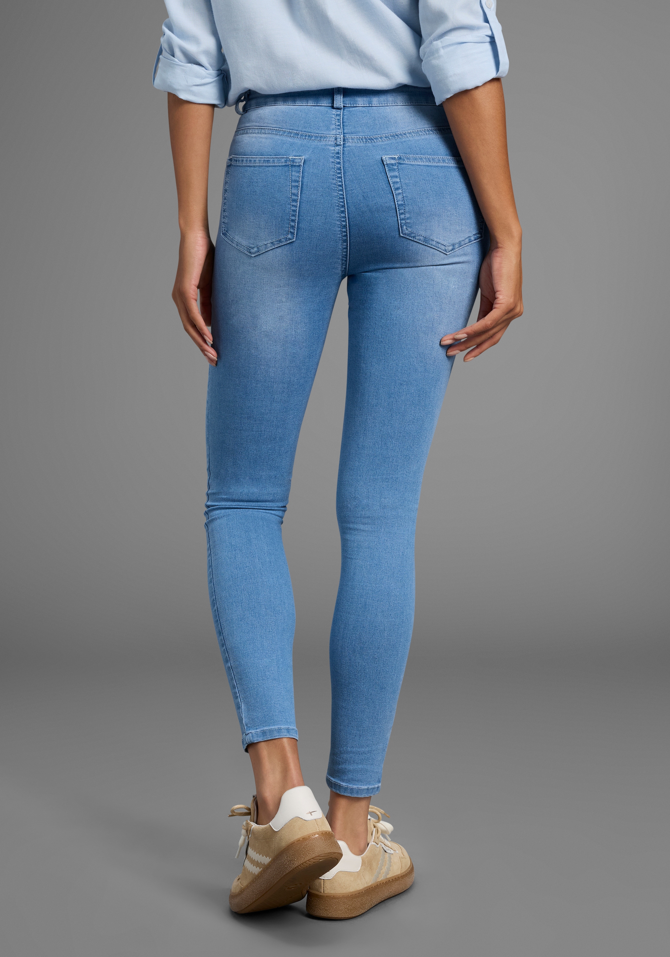 Arizona Skinny-fit-Jeans »Ultra Stretch«, extra-eng geschnittene Beinform, modische Used-Waschung