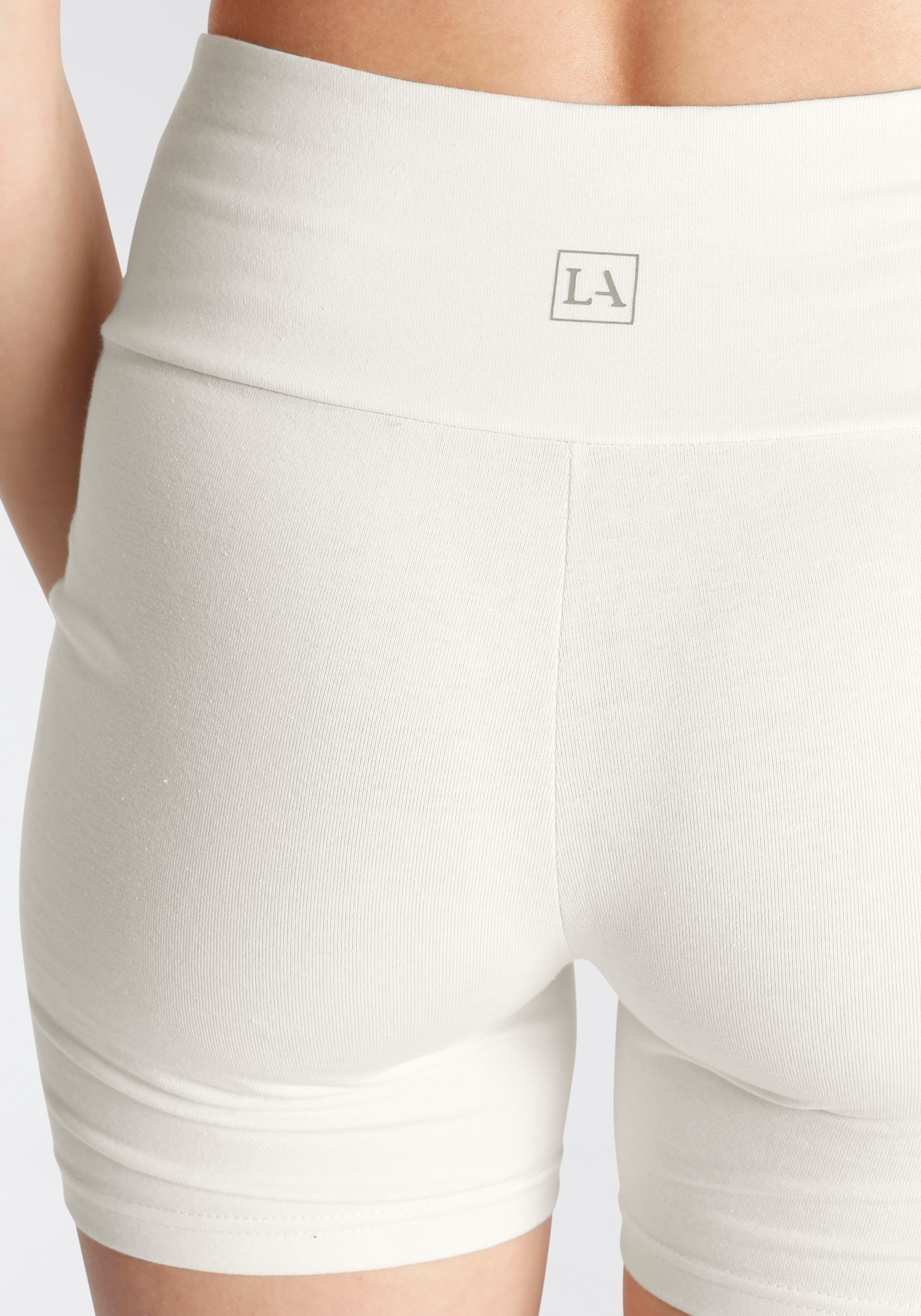 LASCANA Shorts, mit breitem Bündchen und Logodruck