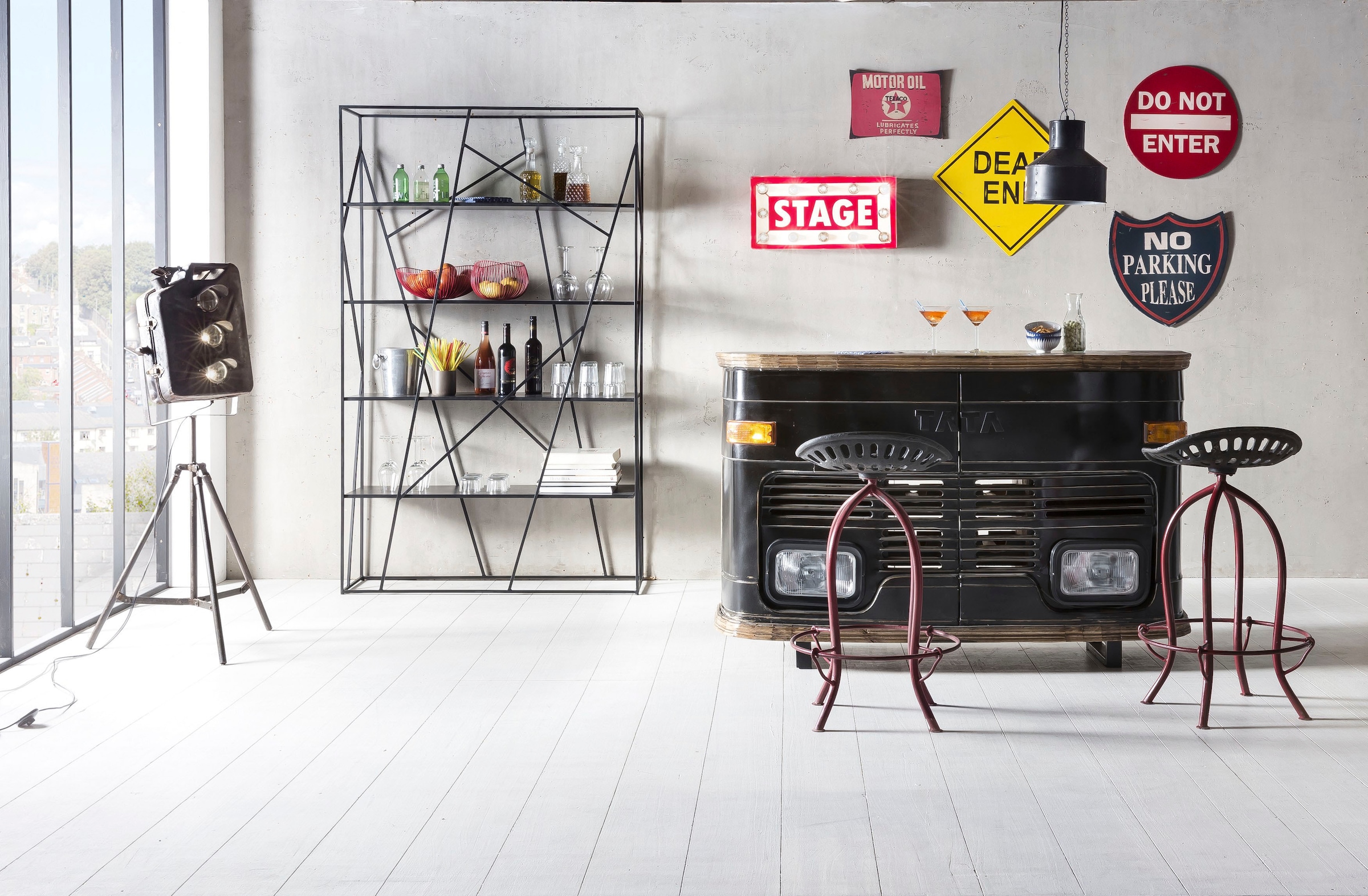 SIT Bartisch, mit origineller LKW Optik