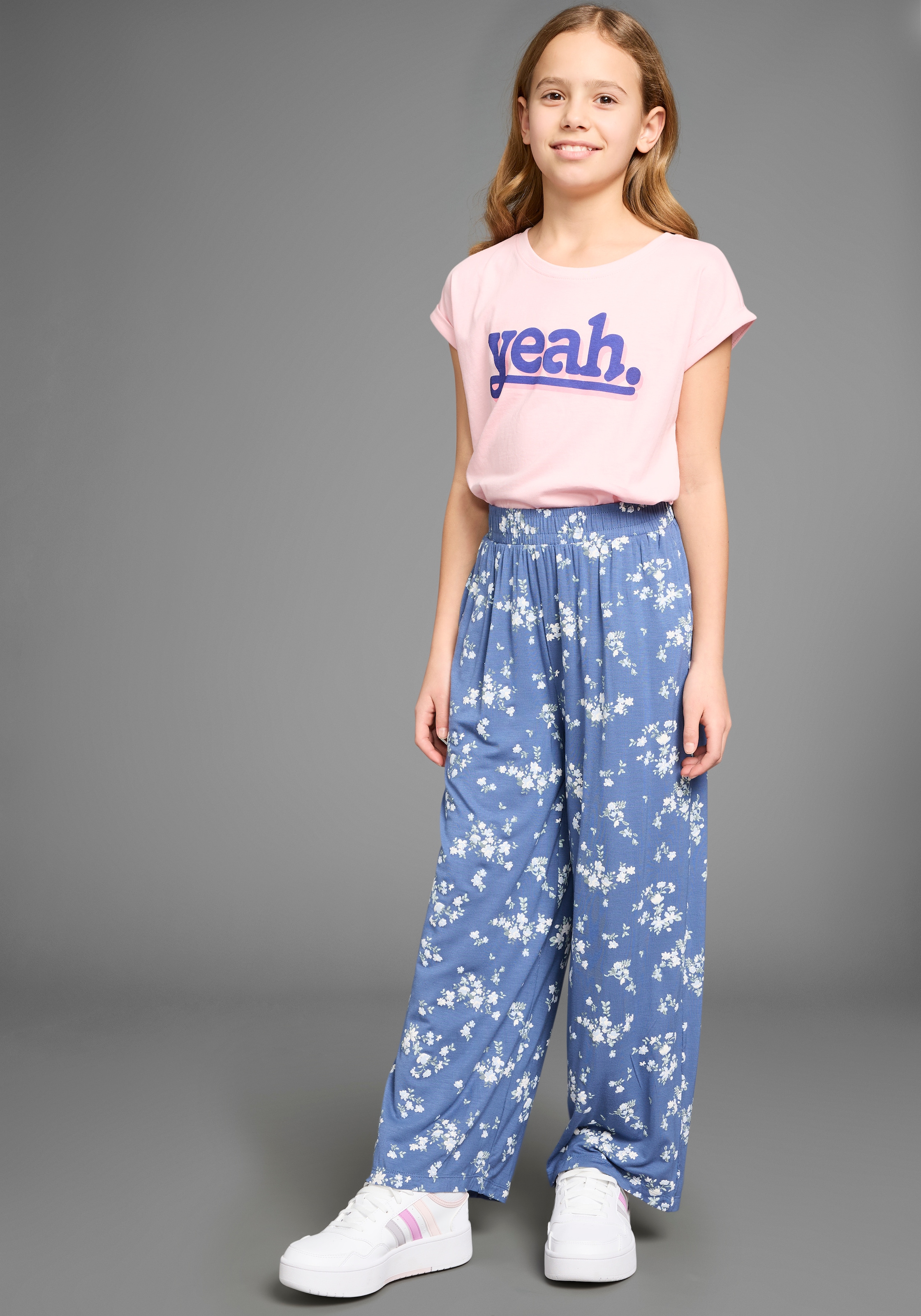 KIDSWORLD Schlupfhose »Viskose-Hose im Blumenmuster«  Trendige Hose mit Blumenmuster