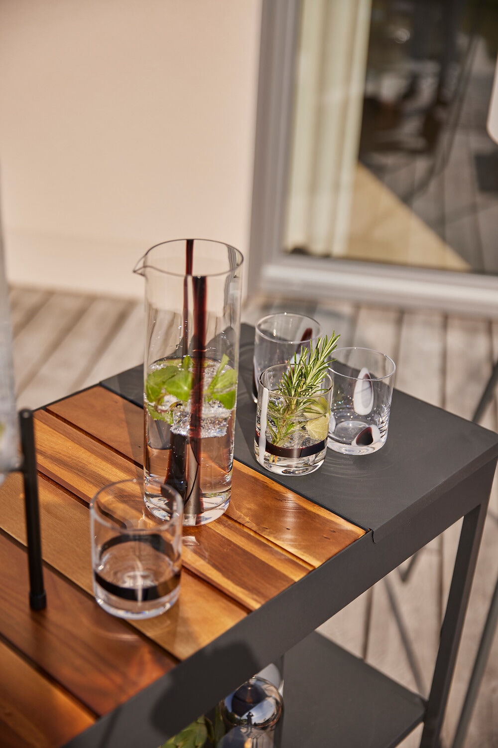 LEONARDO Wasserkrug »BANDA NERA, Krug, 1 Liter« in konischer Form, mit Farbglasstreifen