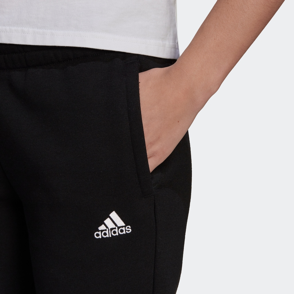 adidas Sportswear Sporthose »ESSENTIALS FLEECE LOGO HOSE«, (1 tlg.)