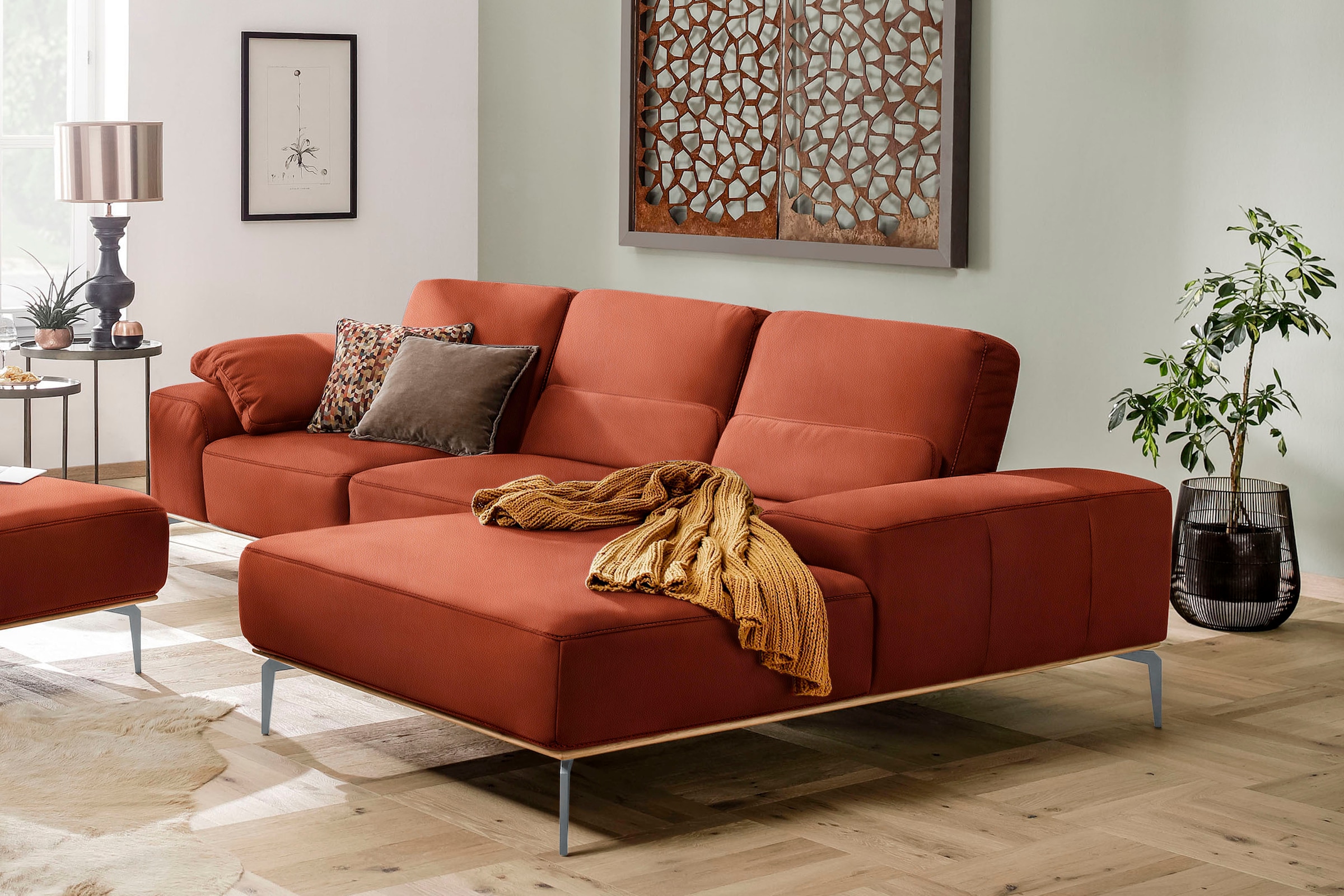 Ecksofa »run«, mit elegantem Holzsockel, Füße in Silber matt, Breite 299 cm