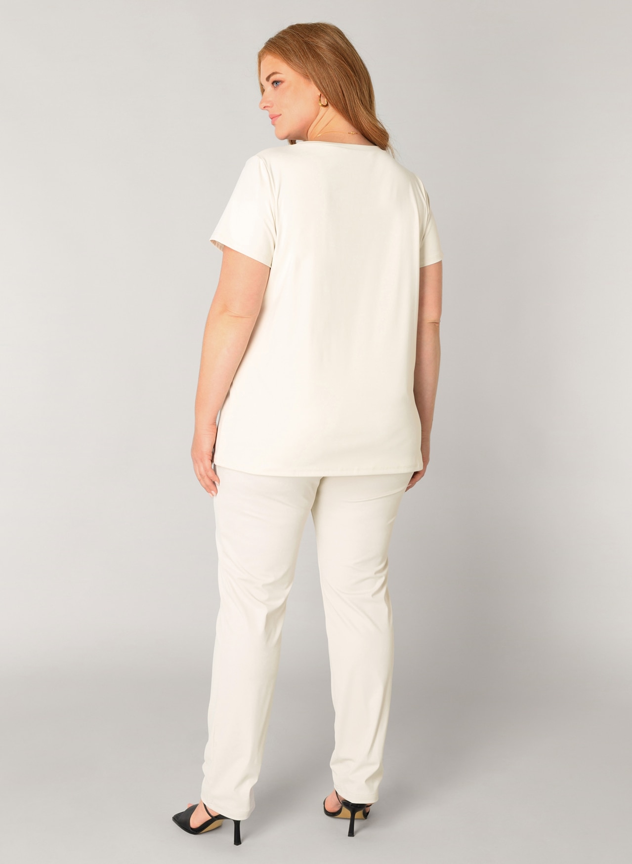 Base Level Curvy V-Shirt »Lilly« mit Stretch