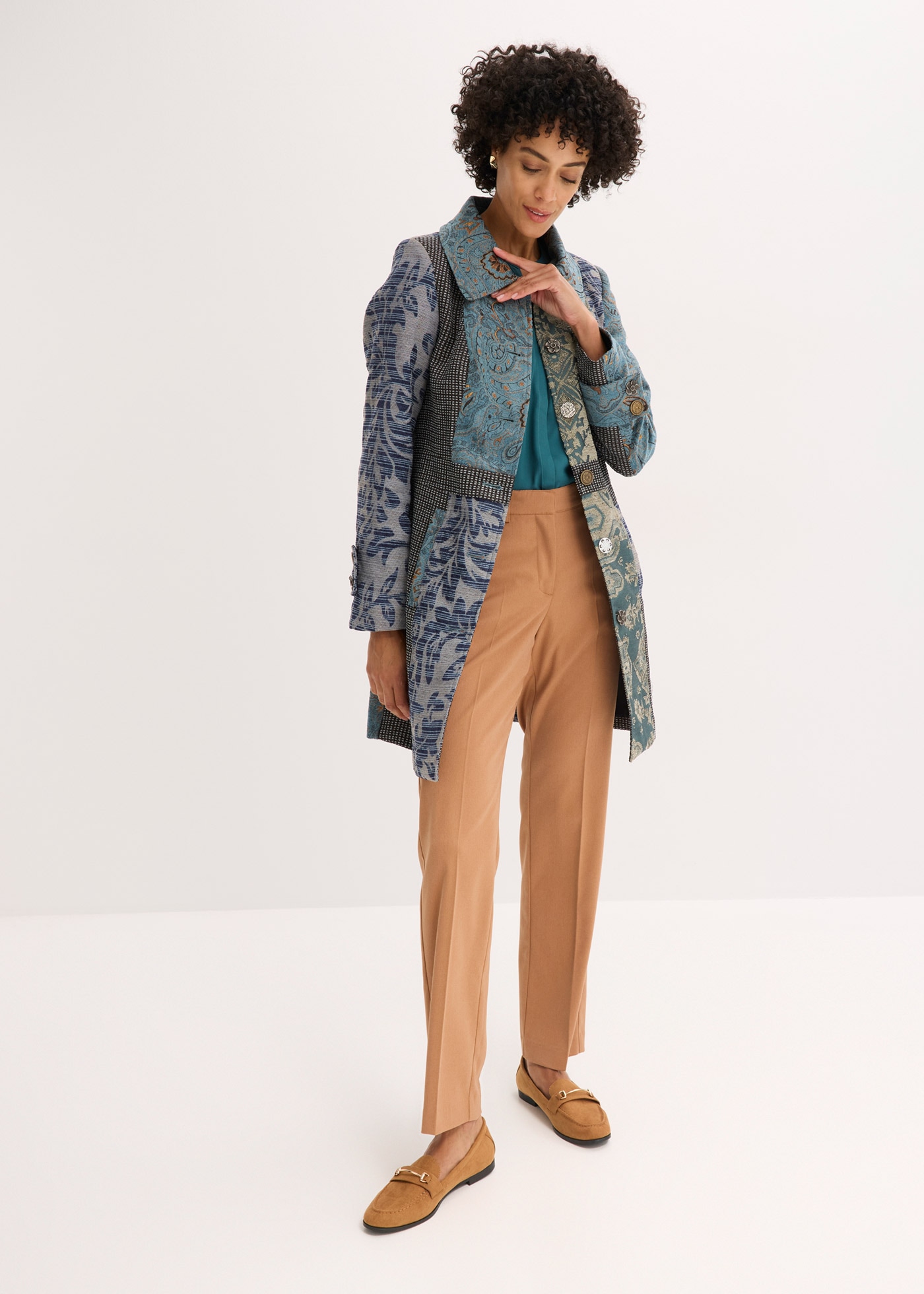 bonprix Kurzmantel »Kurzmantel im aufwändigen Jaquard-Design« Kurzmantel im aufwändigen Jaquard-Design