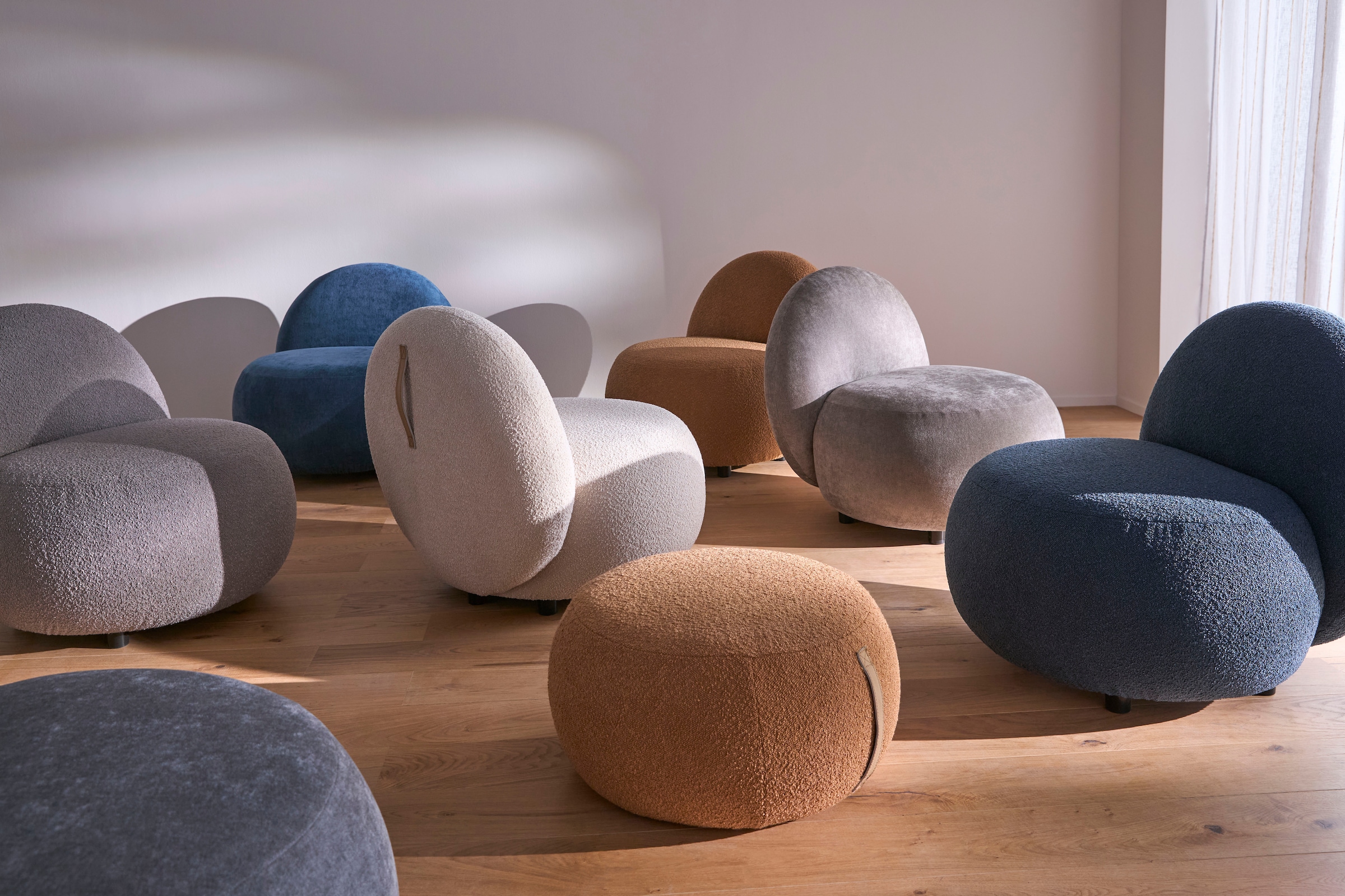 s.Oliver Hocker »Finnian, moderner Designhocker mit Lederriemen, softes Design« hochwertig, zum Wohlfühlen in Luxus-Microfaser/Struktur oder in Bouclé