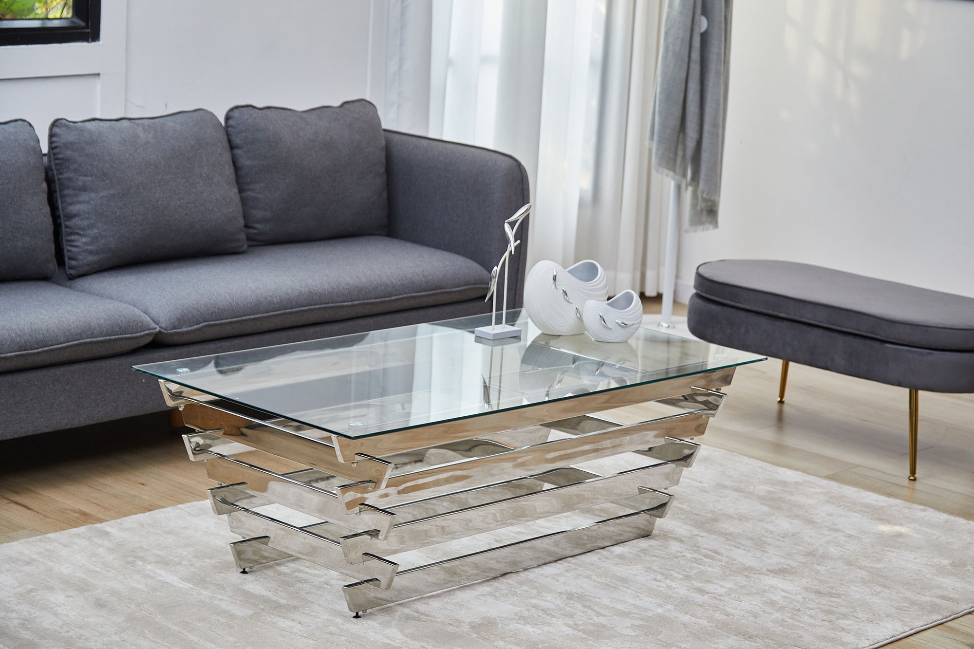 Couchtisch, mit Design-Gestell aus Stainless Steel