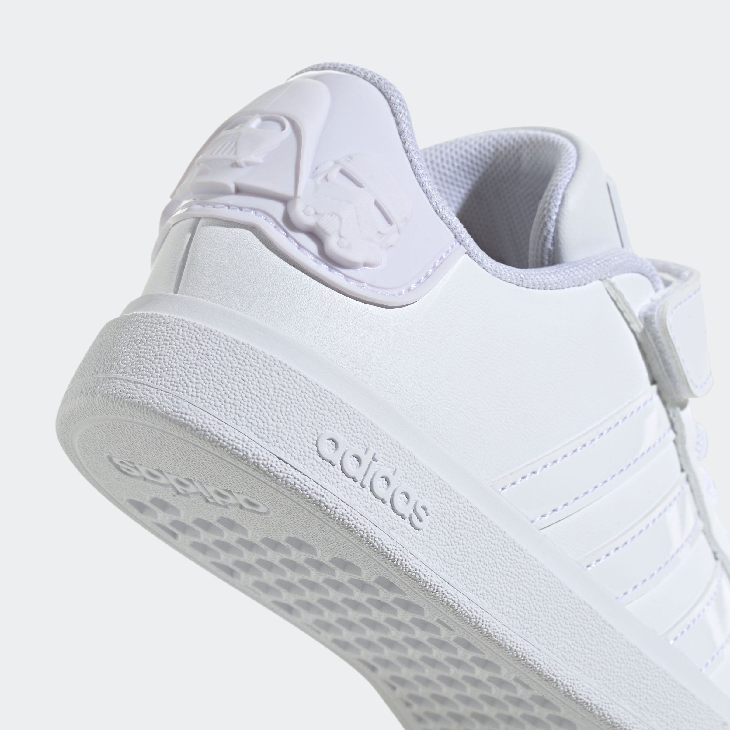 adidas Sportswear Sneaker »ADIDAS STAR WARS GRAND COURT 2.0 KIDS SCHUH«, Design auf den Spuren des adidas Superstar