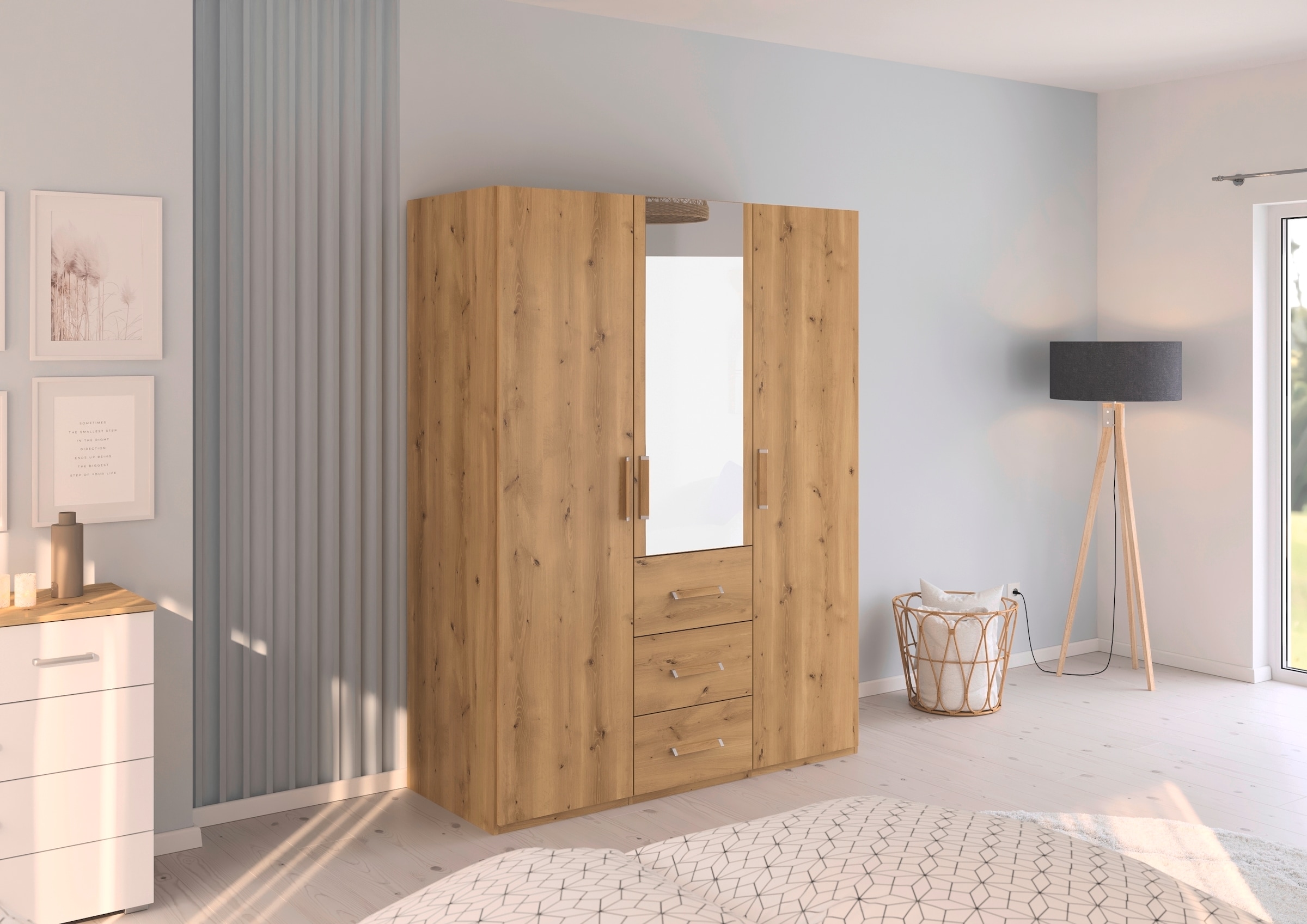 rauch Drehtürenschrank »Kleiderschrank Schrank Garderobe Schlafzimmerschrank EVELYN« in 2 Höhen 197 oder 210 cm erhältlich, inkl. SOFT-CLOSE-FUNKTION,  in elegantem Stil mit Schubladen 3 Breiten und 2 Höhen MADE IN GERMANY