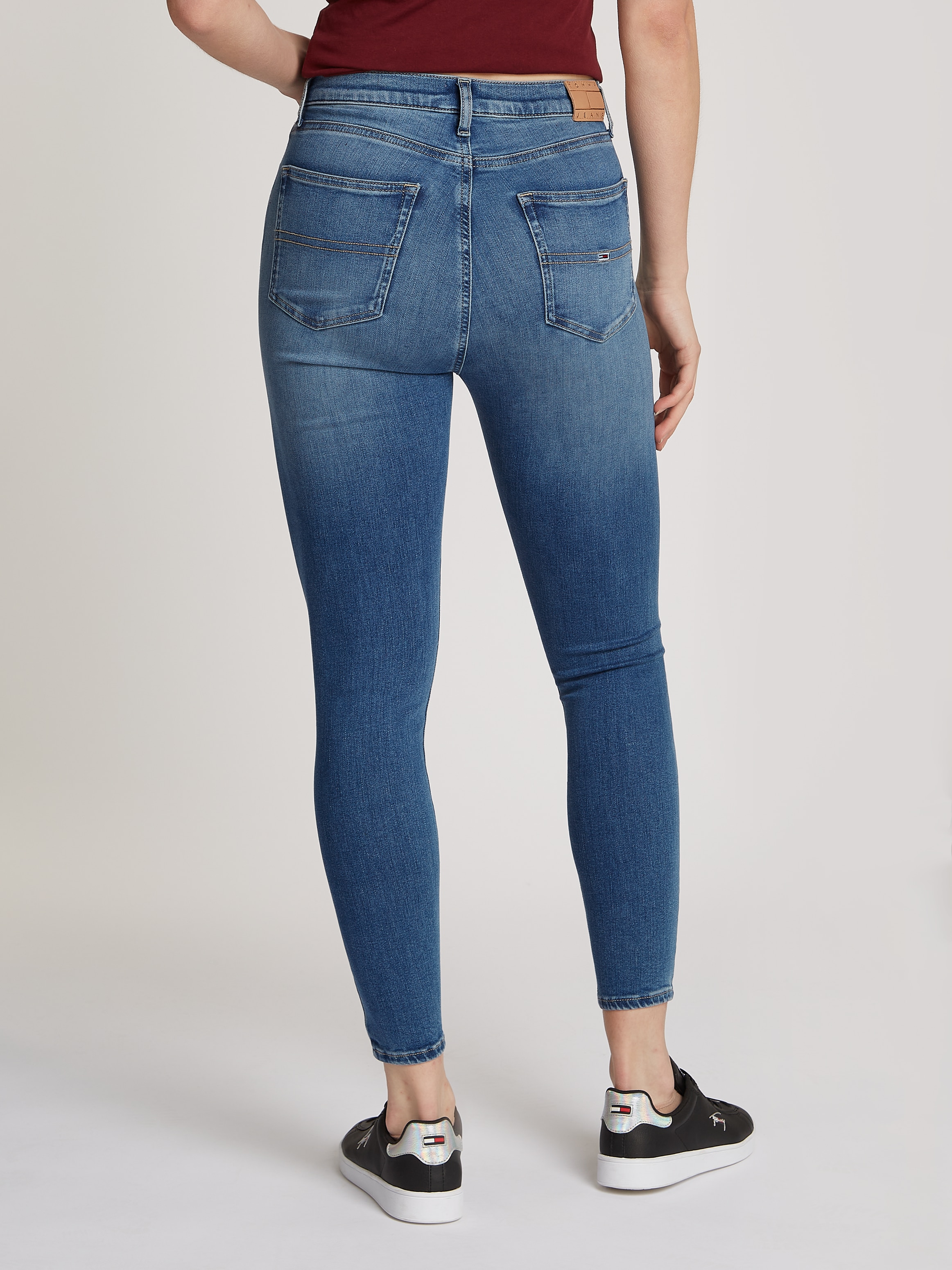 Tommy Jeans Skinny-fit-Jeans »SYLVIA HGH SKN ANK CH0238«, mit Logostickereien und Nieten