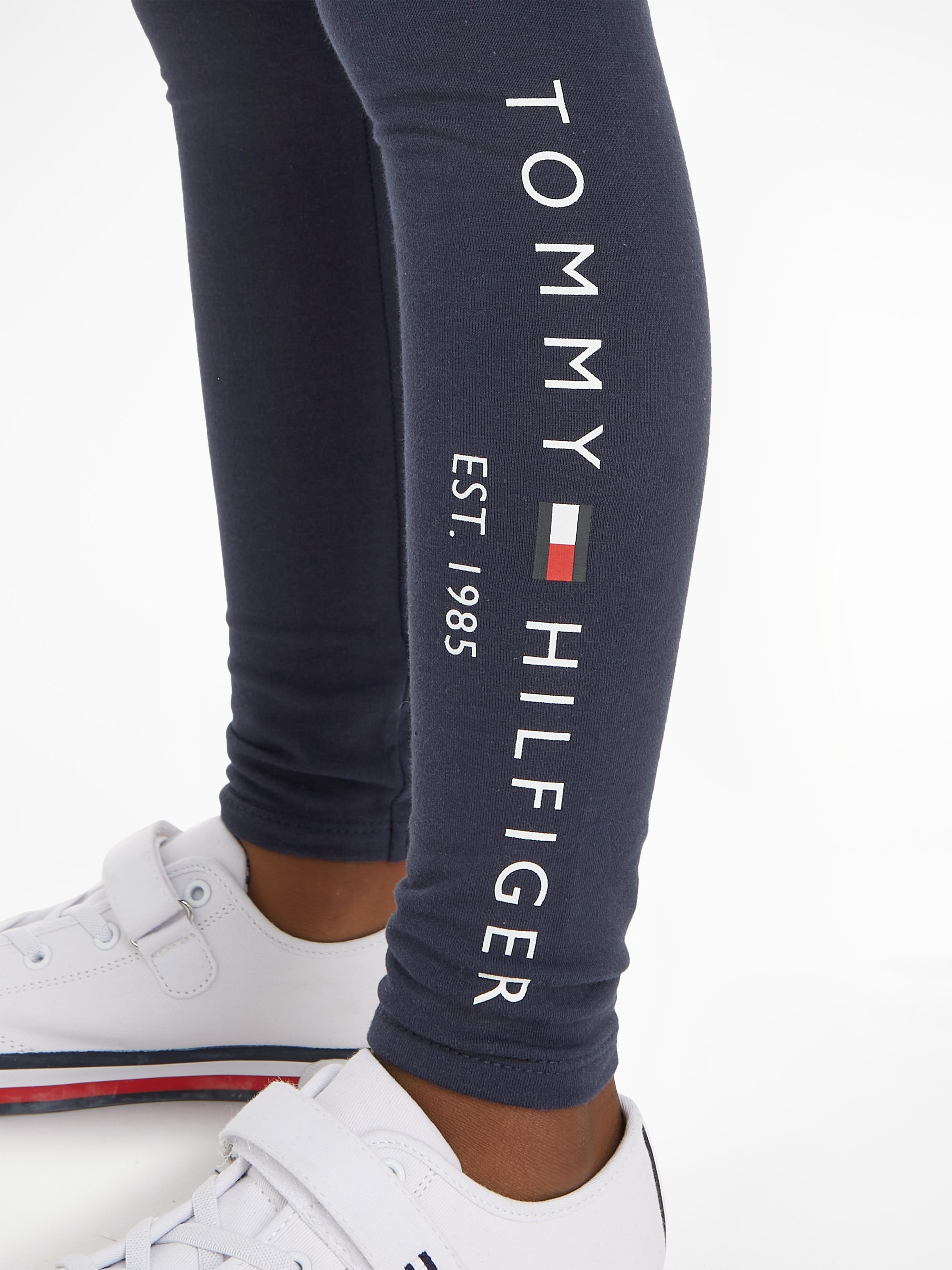 Tommy Hilfiger Leggings »ESSENTIAL LEGGING«, mit Tommy Hiflger  Logo-Schriftzug auf dem linken Bein bei ♕