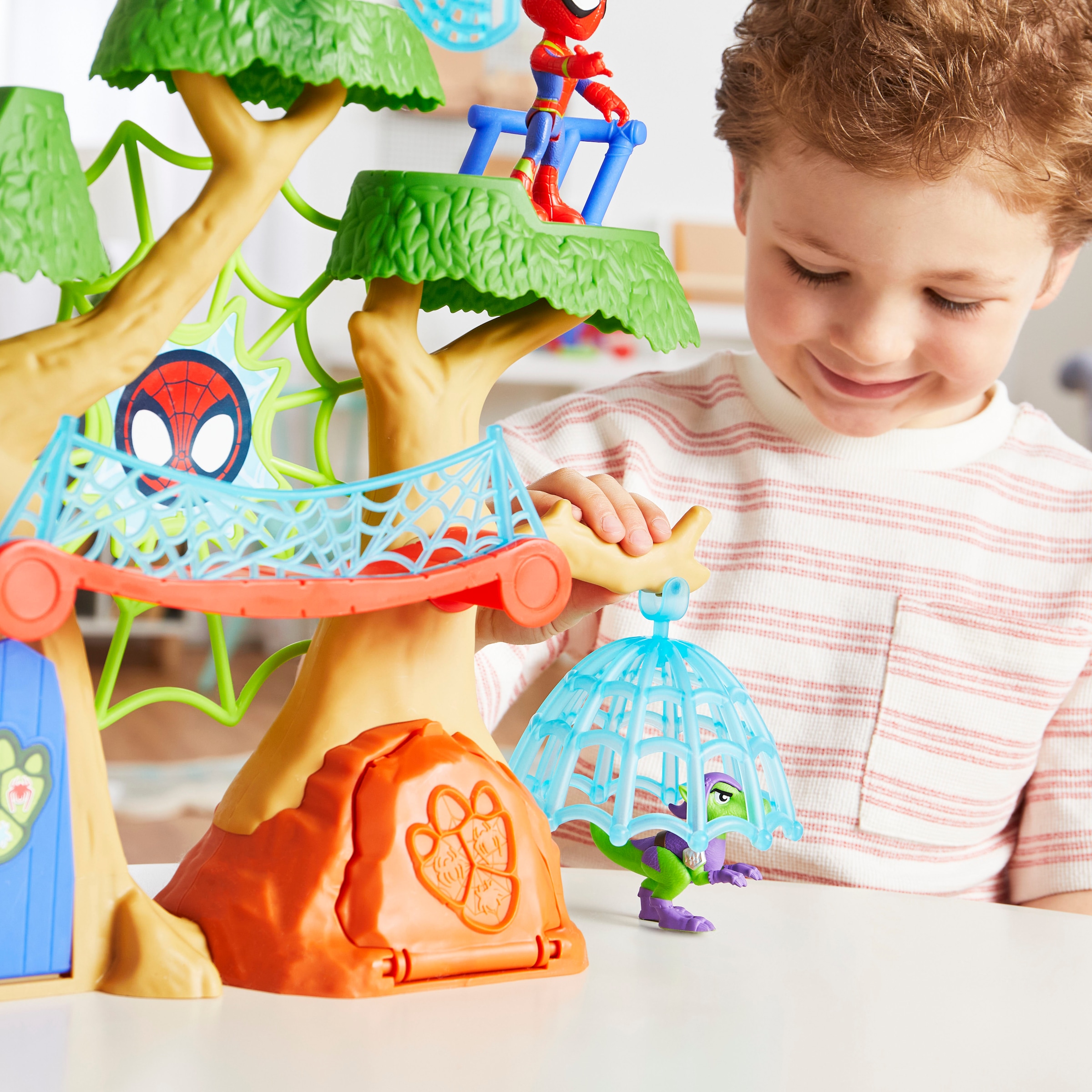 Hasbro Spielwelt »Marvel Spidey und seine Super-Freunde Dino-Baumhaus«, (Set), inklusive 2 Figuren