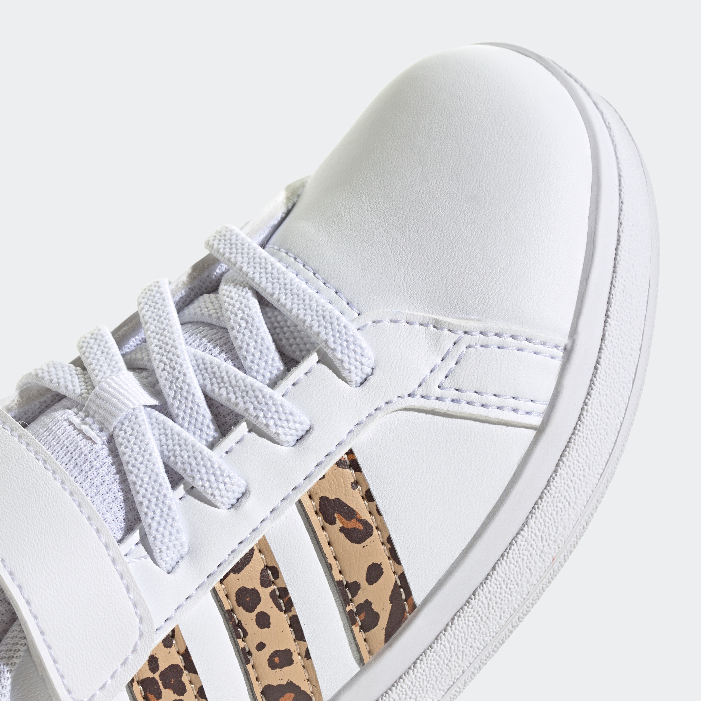 adidas Sportswear Sneaker »GRAND COURT 2.0 KIDS«, Design auf den Spuren des adidas Superstar