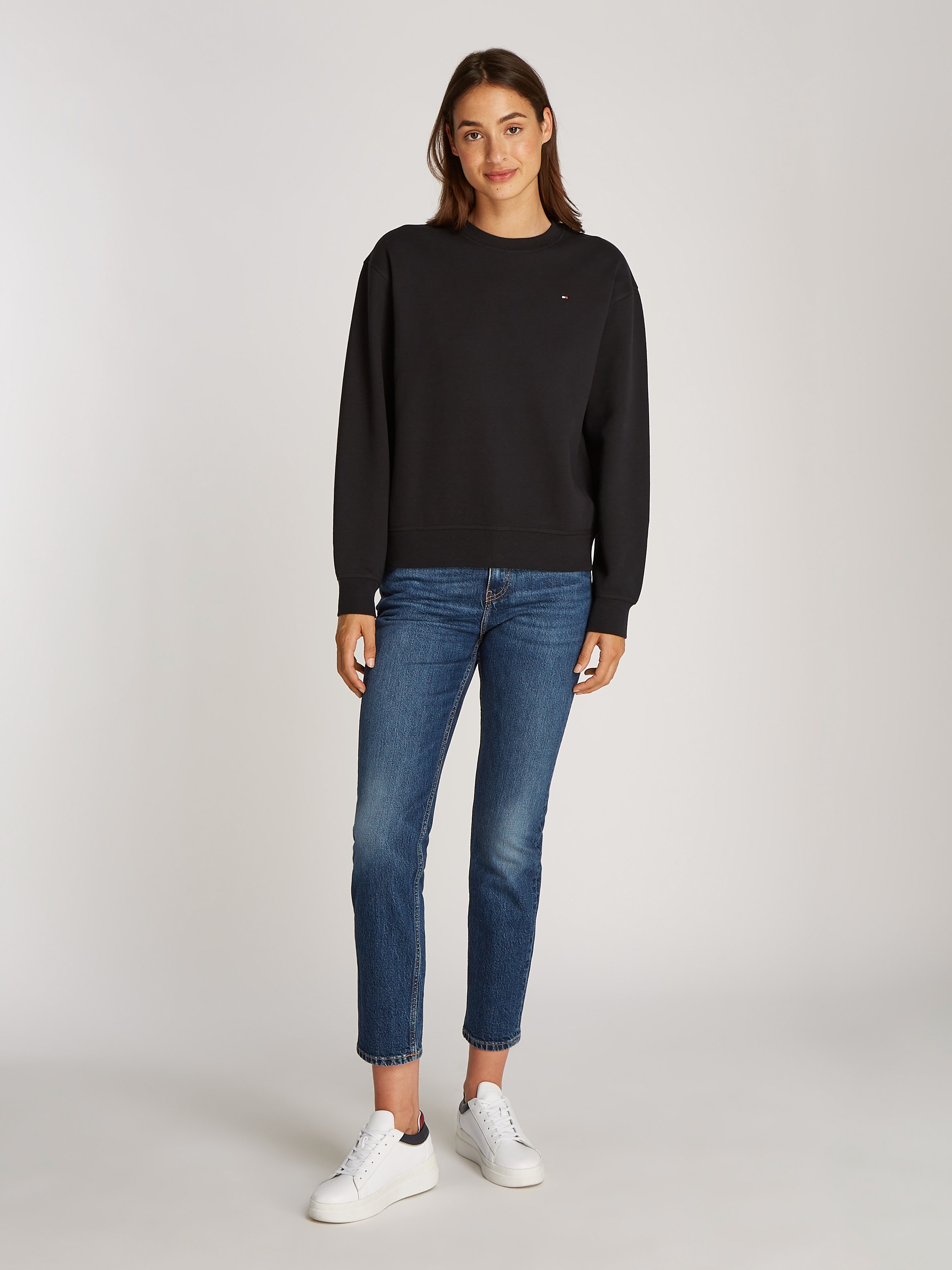 Tommy Hilfiger Sweatshirt »REG FLAG ON CHEST SWTSHRT«, mit Logo-Stickerei