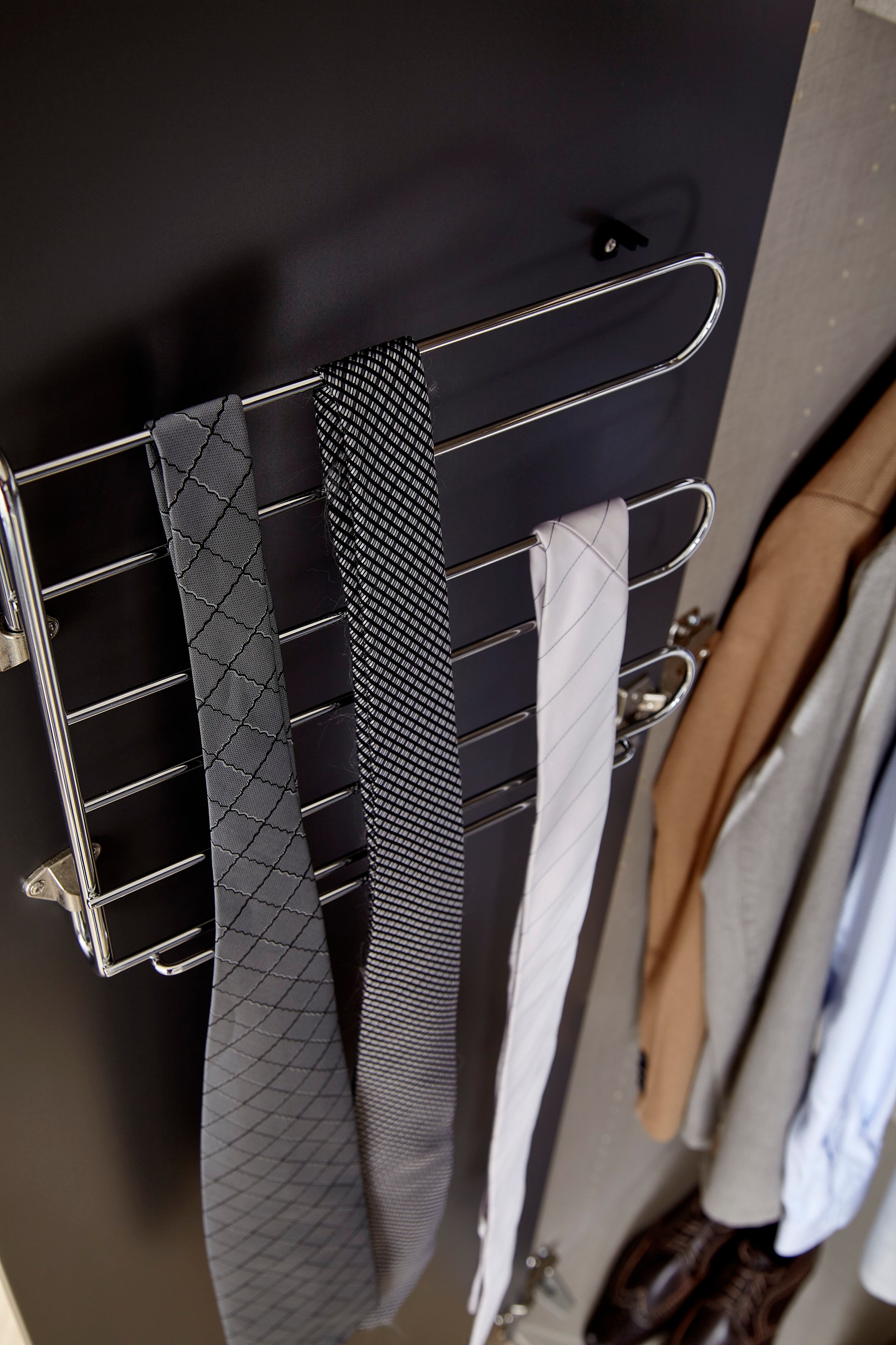 rauch Drehtürenschrank »Purisma Kleiderschrank Schlafzimmerschrank Schrank«, mit umfangreicher Innenausstattung