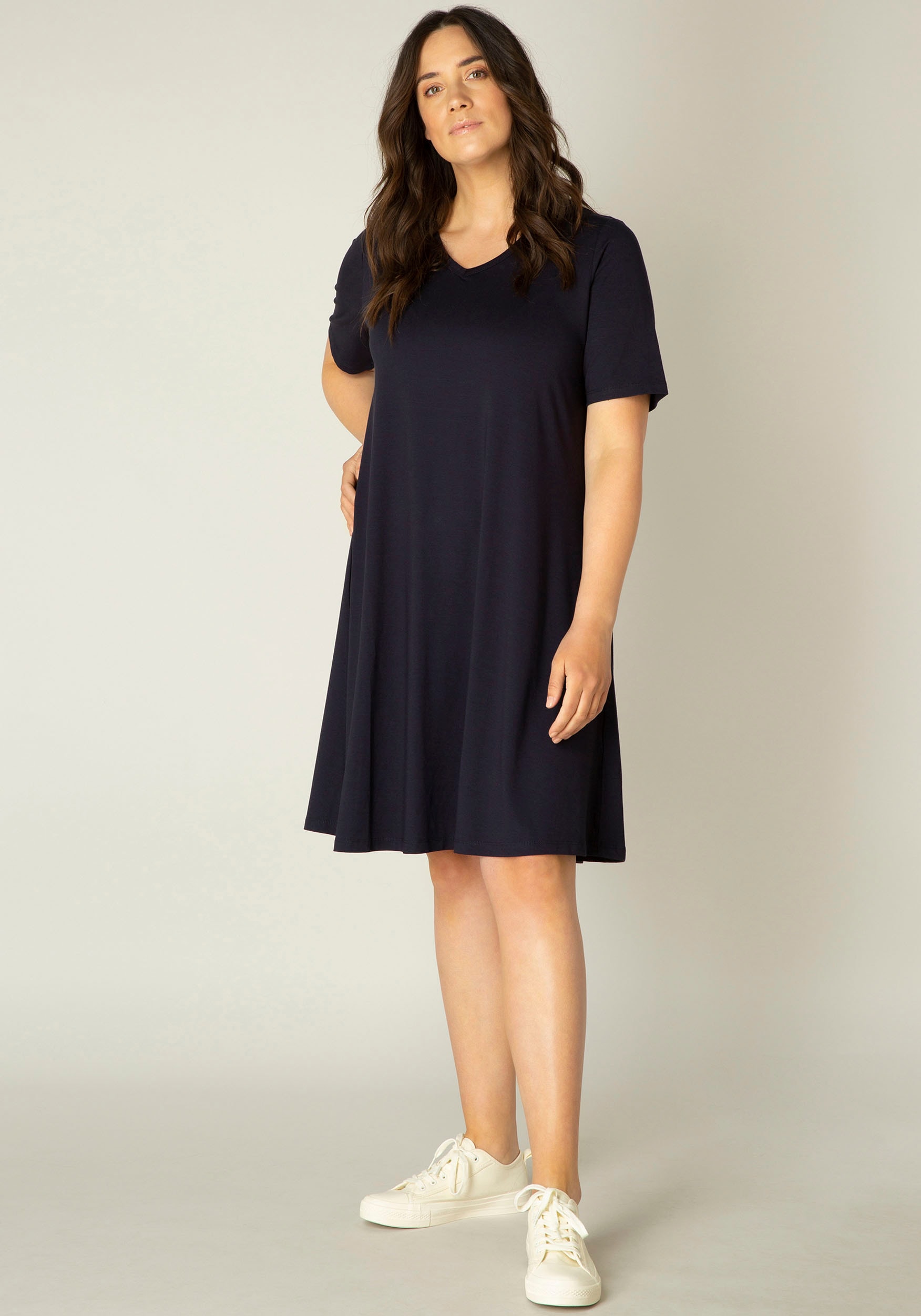 Base Level Curvy Shirtkleid »Abernathy«, In leicht ausgestellter Form