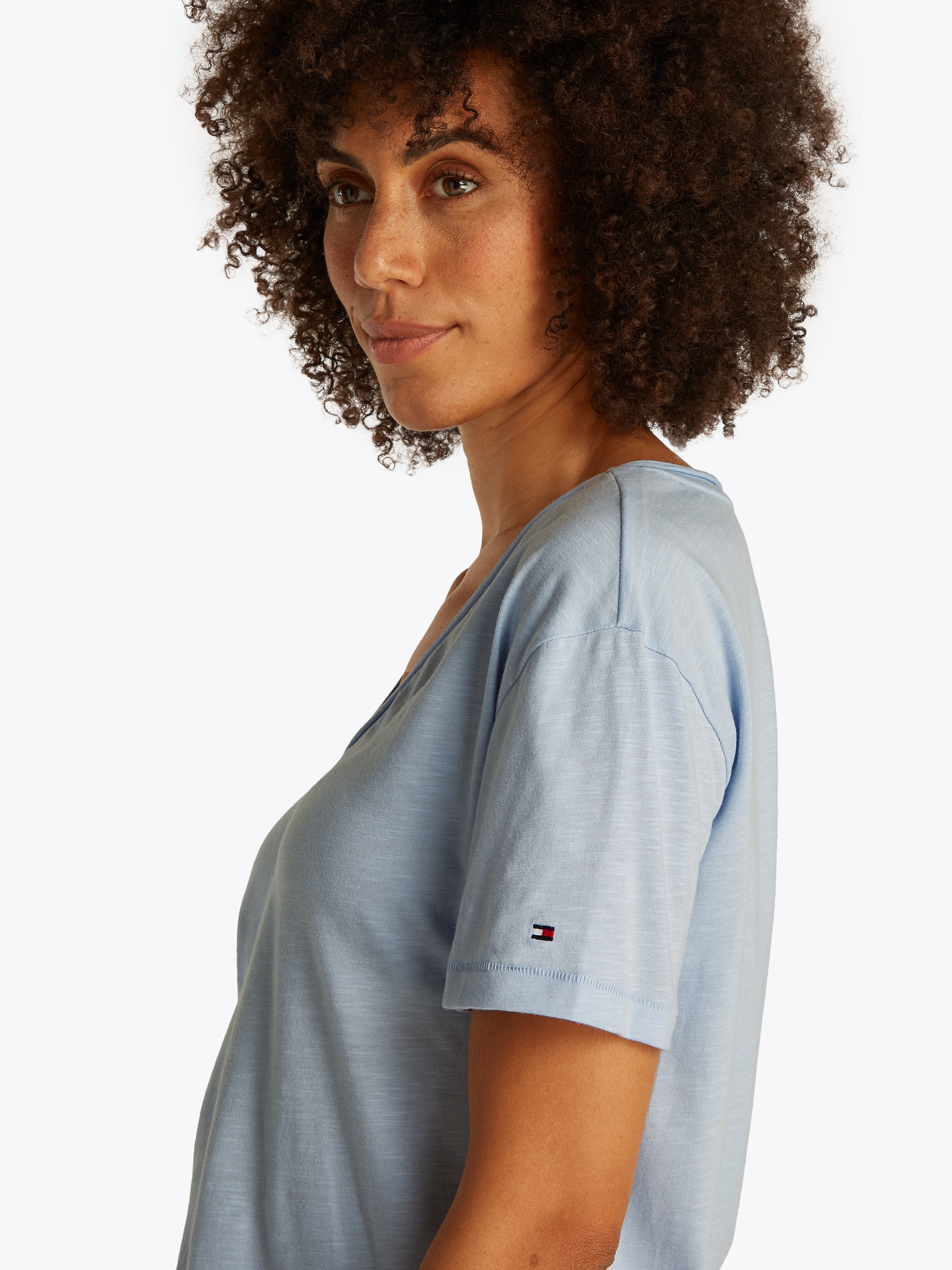 Tommy Hilfiger T-Shirt »SLUB CROP V-NK SS«, mit offener Kante, mit Logostickerei