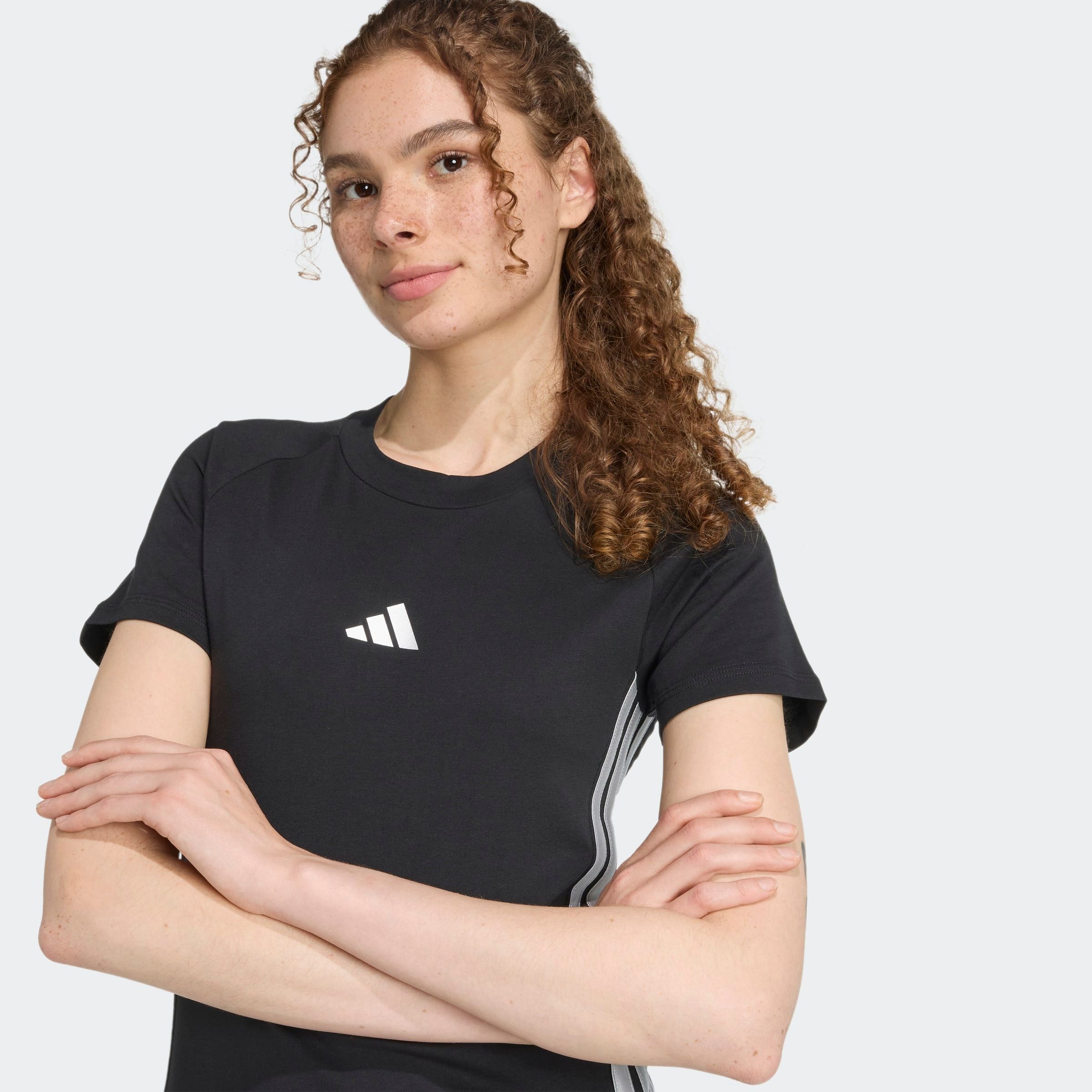 adidas Sportswear T-Shirt »HOLIDAY 3-STREIFEN SCHMAL GESCHNITTENES« schmal geschnittene Passform, Rundhalsausschnitt