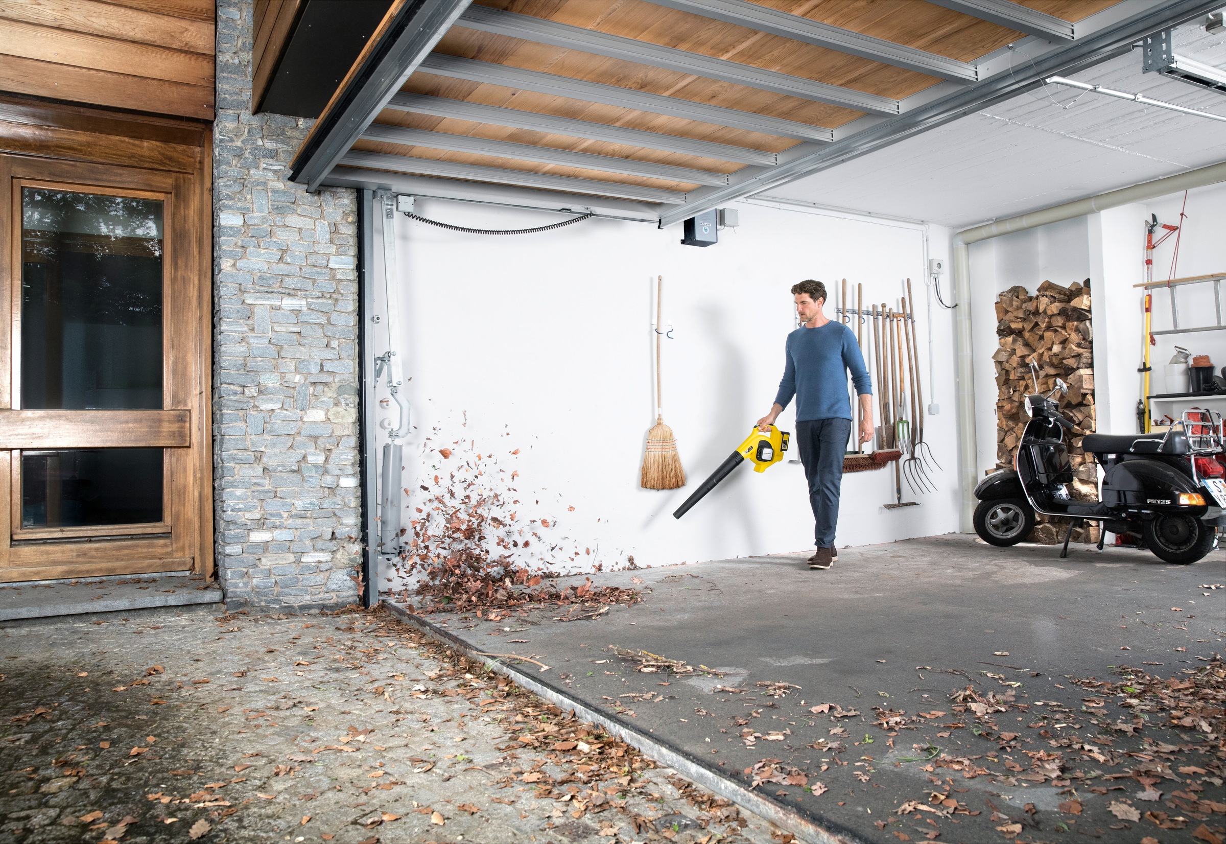 KÄRCHER Akku-Laubbläser »LBL 4 BATTERY SET« mit Gebläserohr, Akku und Ladegerät, 330 m²/h