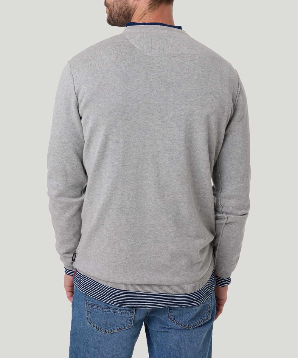 Pioneer Authentic Jeans Rundhalspullover, Ausschnitt mit Rollkante, Außennähte
