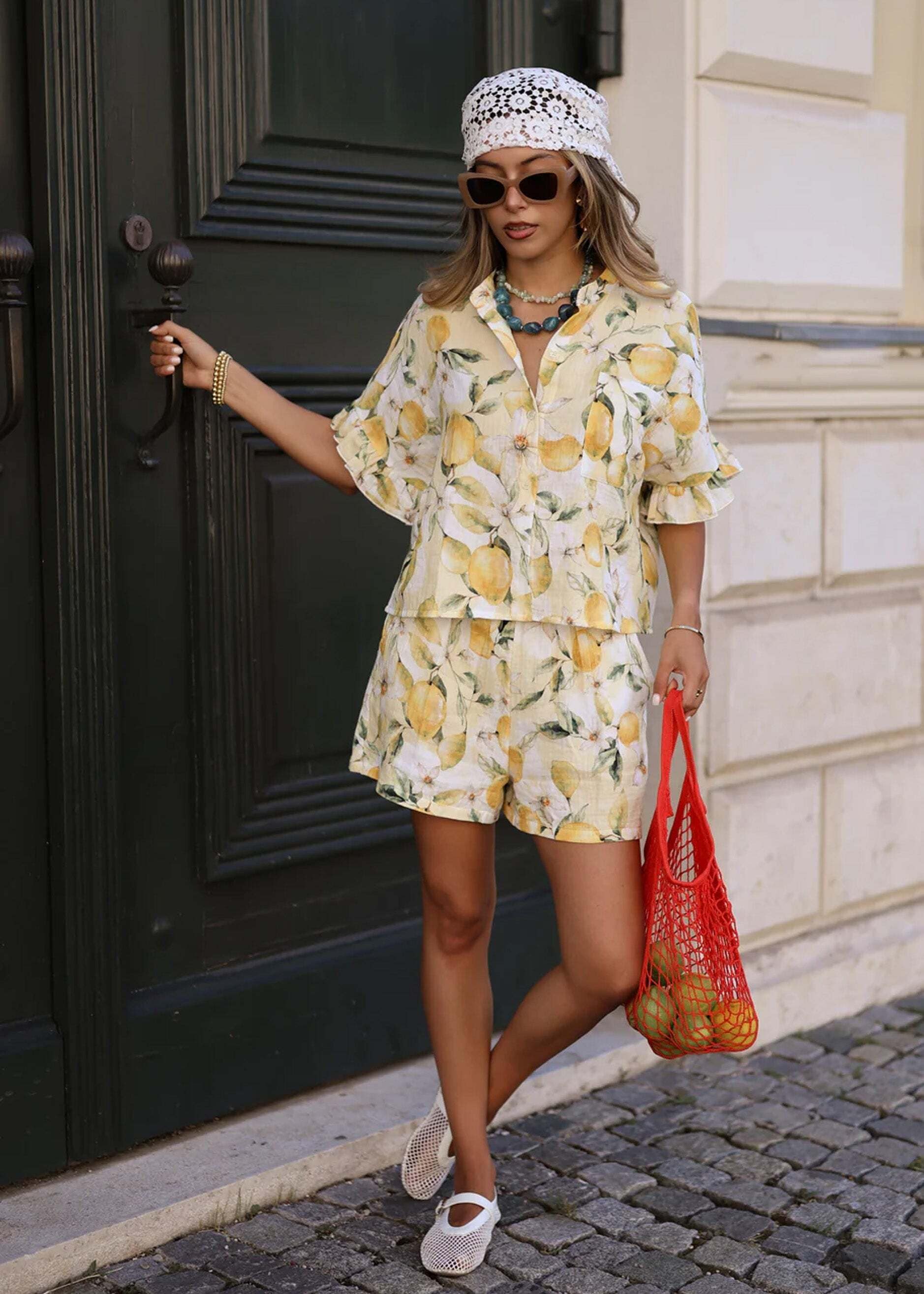 SASSYCLASSY Shorts »Musselin Shorts mit Lemon-Print«  Weiche Baumwollshorts mit elastischem Gummibund und Eingriffstaschen